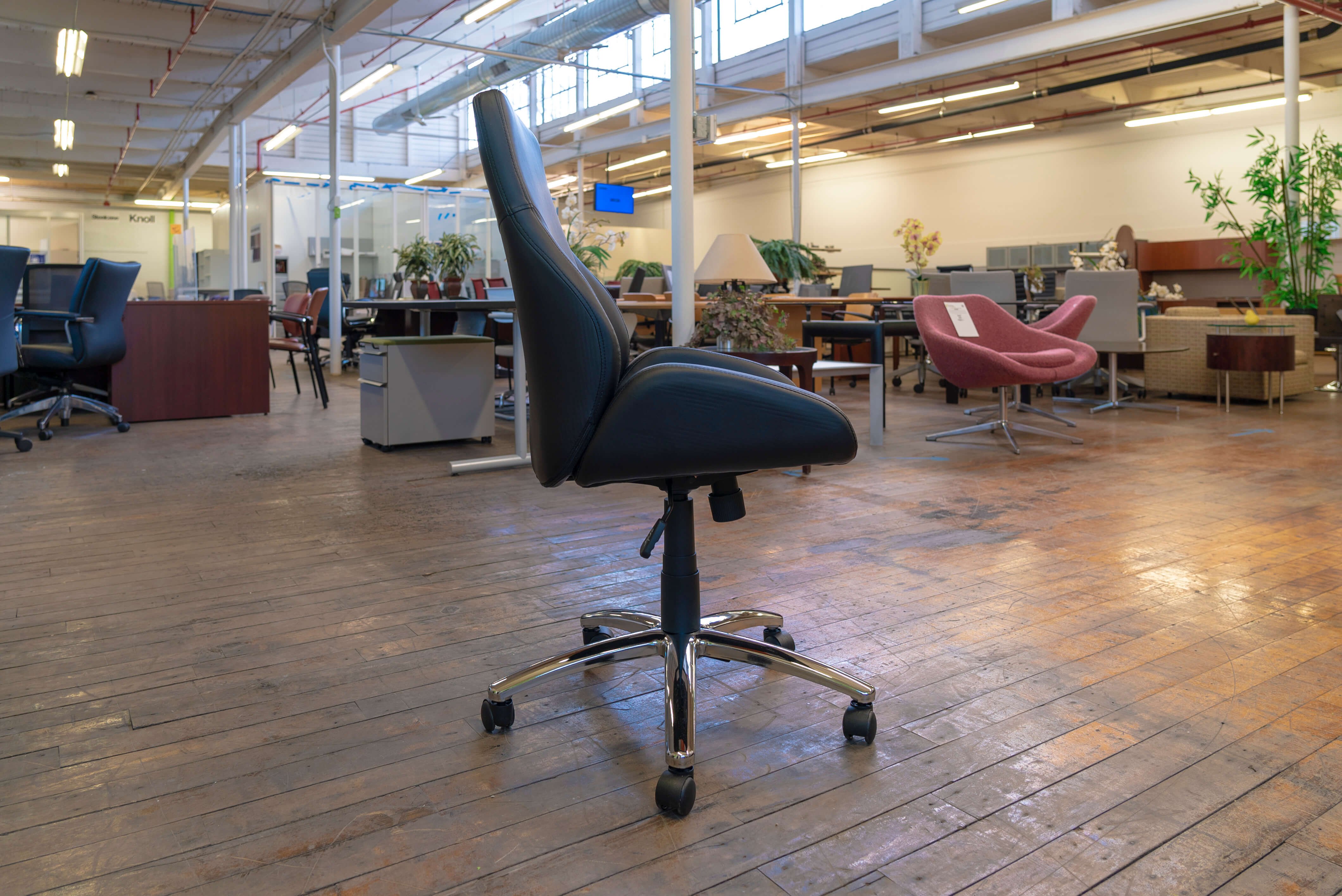 peartree-office-warren-series-conference-tilter-chairs