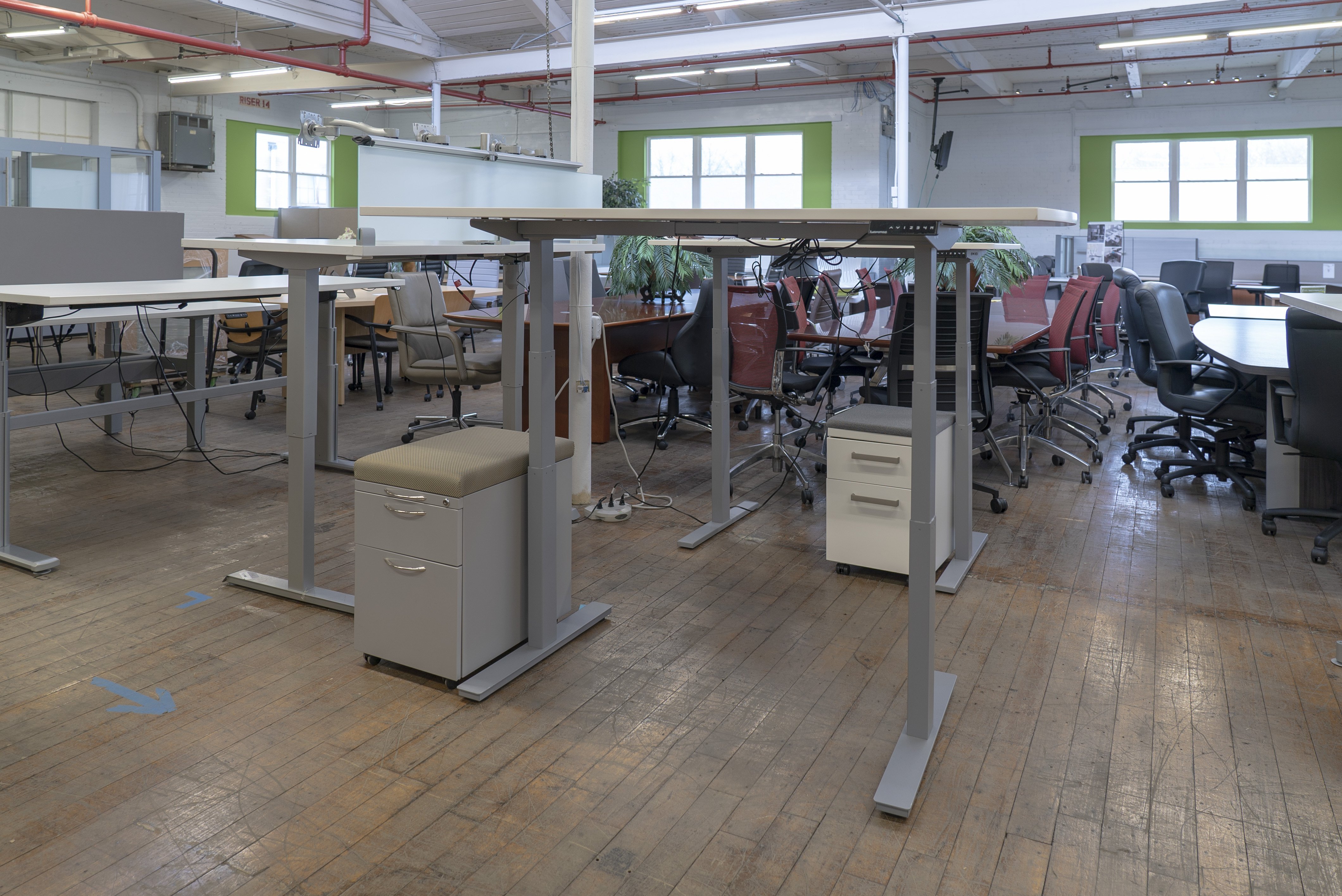 autonomous-crescent-shaped-height-adjustable-sit-to-stand-desks