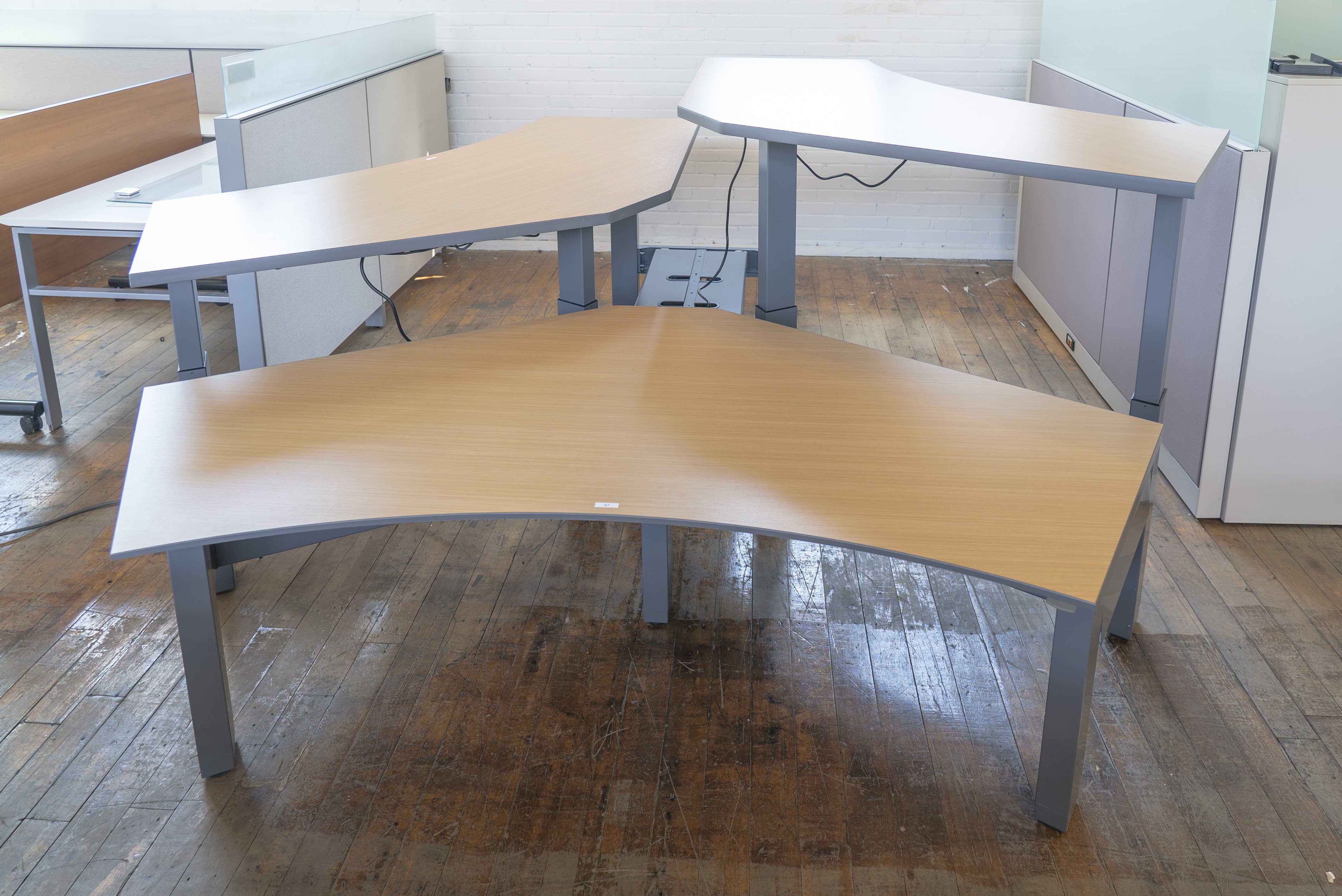 herman-miller-nevi-link-height-adjustable-3-pod-workstations