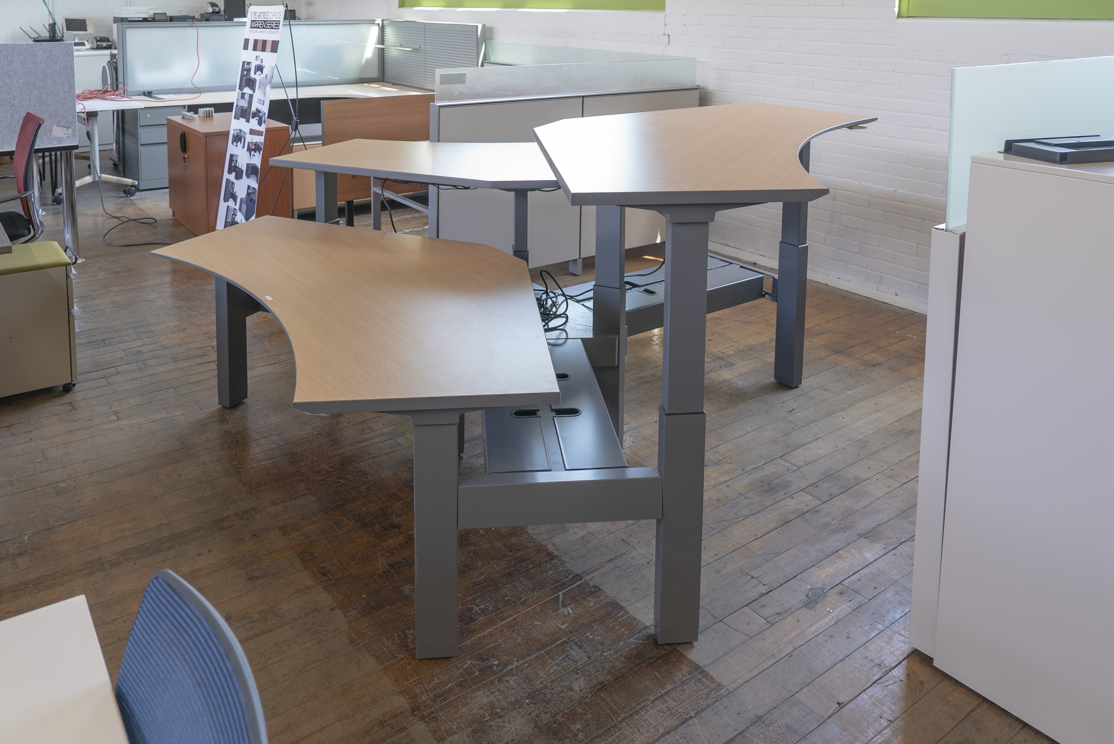 herman-miller-nevi-link-height-adjustable-3-pod-workstations