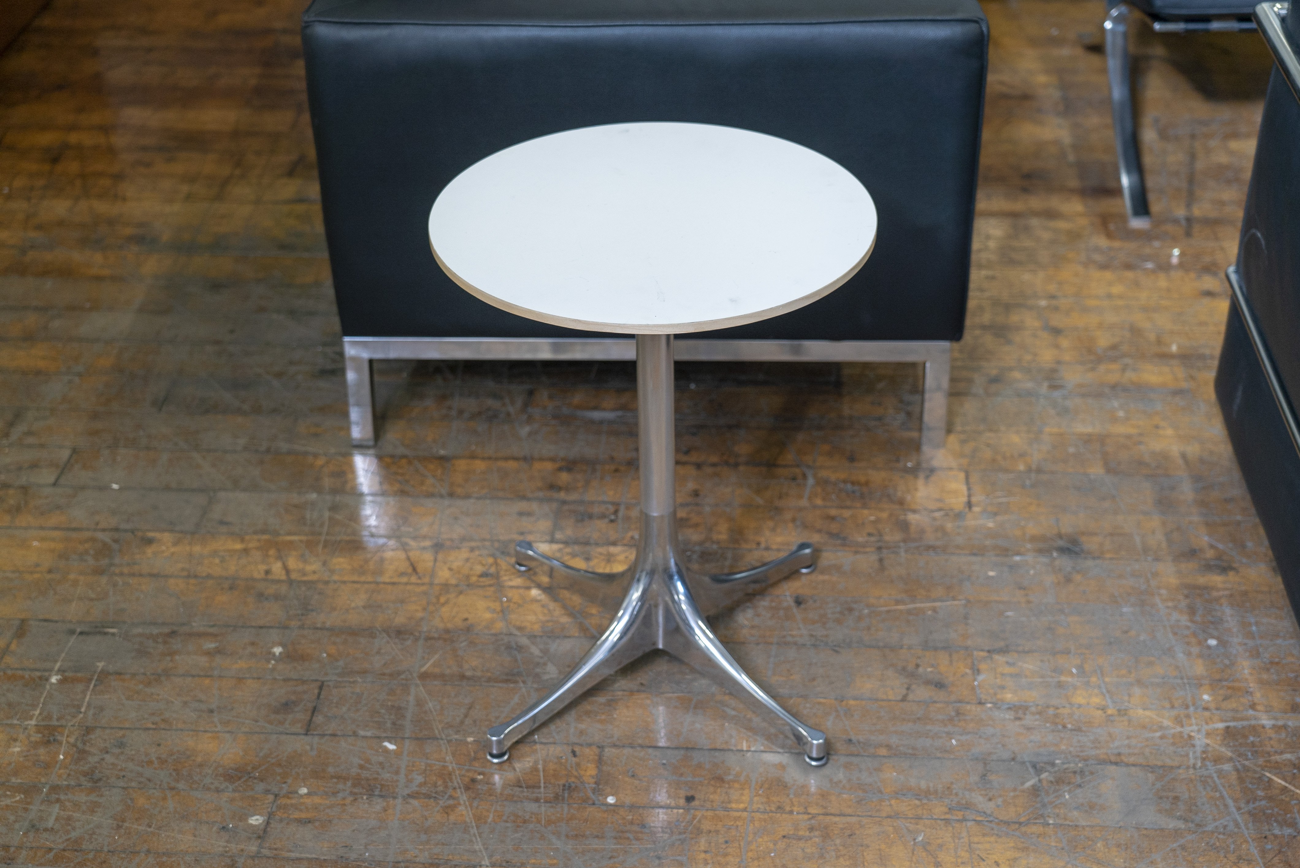 herman-miller-nelson-pedestal-side-tables