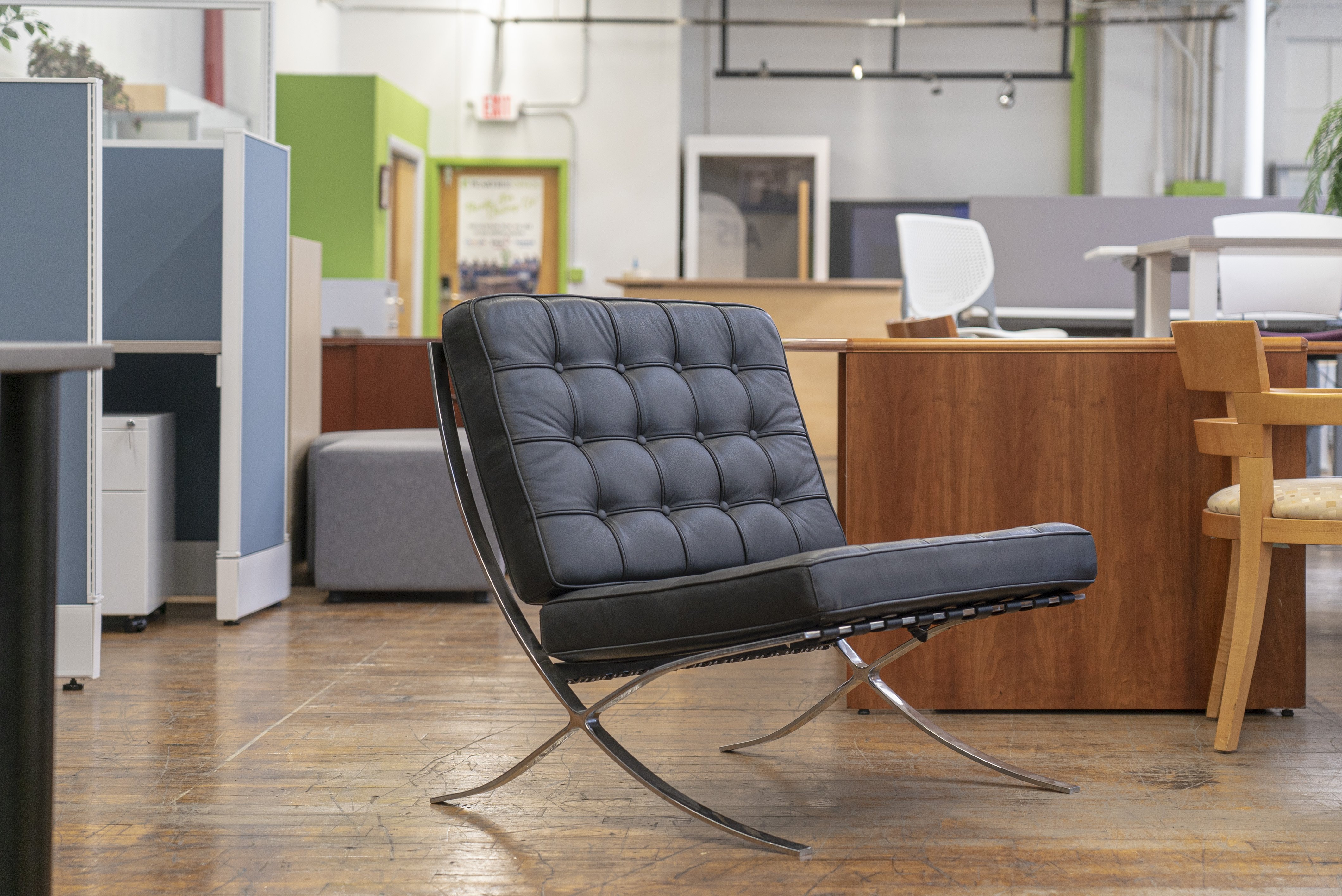 knoll-barcelona-style-chairs