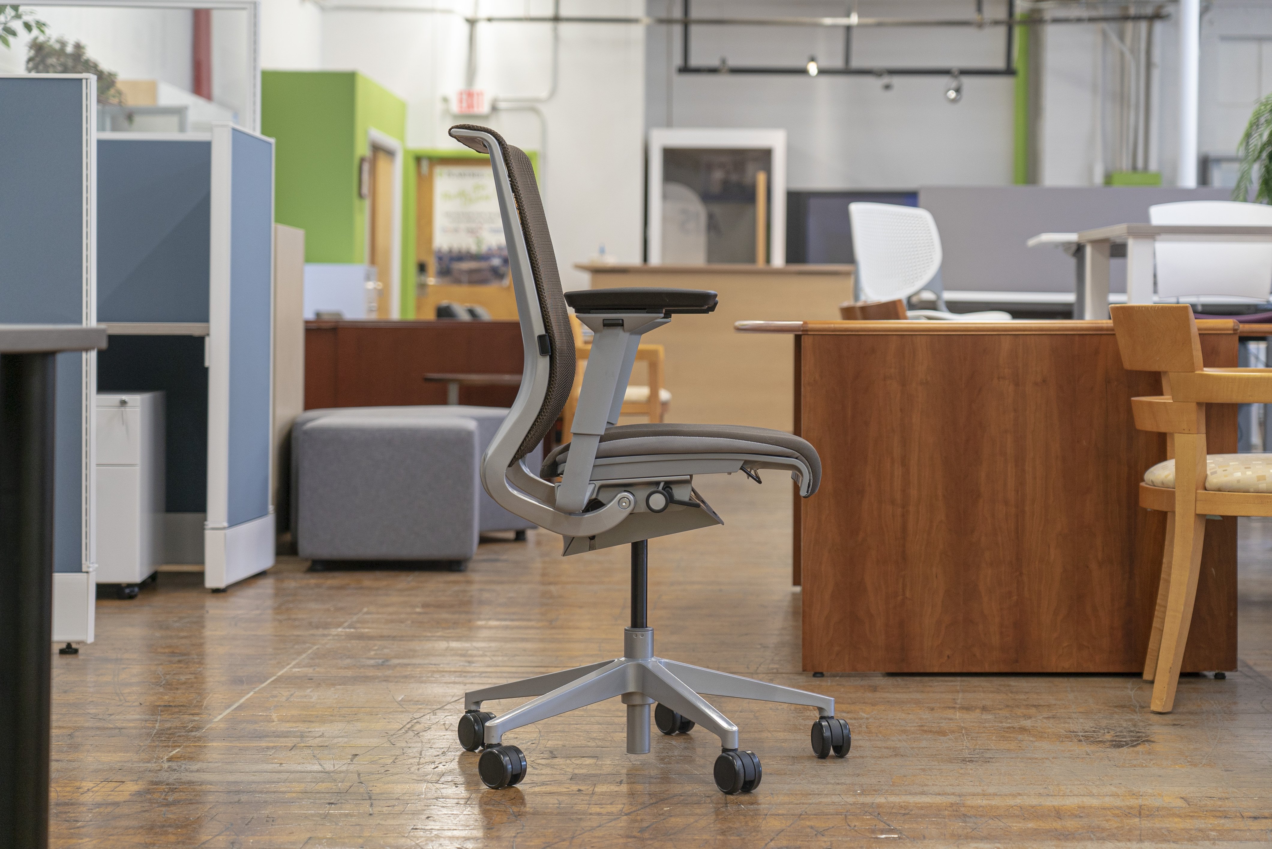 steelcase-think-v1-mesh-back-task-chairs