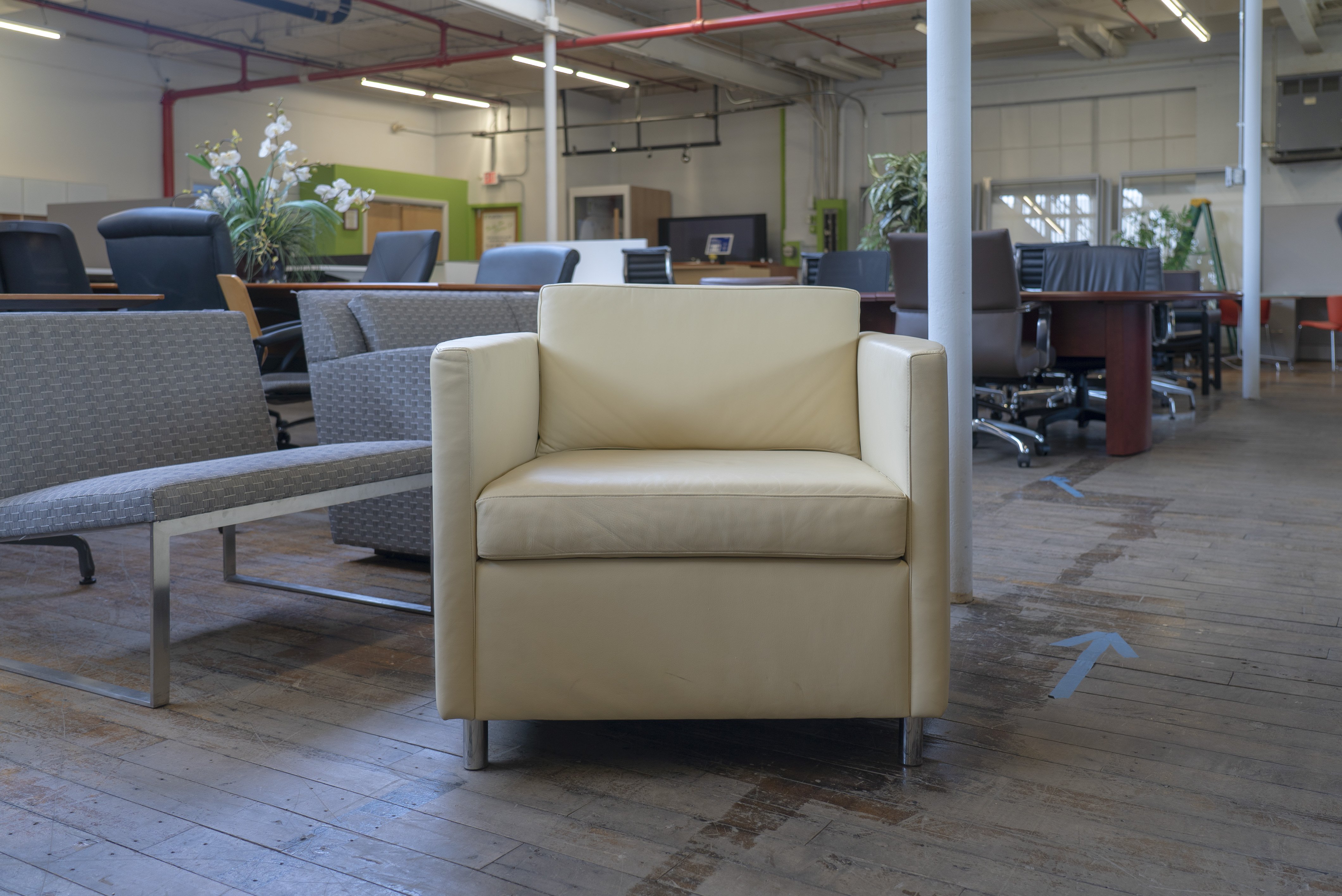 bernhardt-design-oxford-leather-lounge-chairs