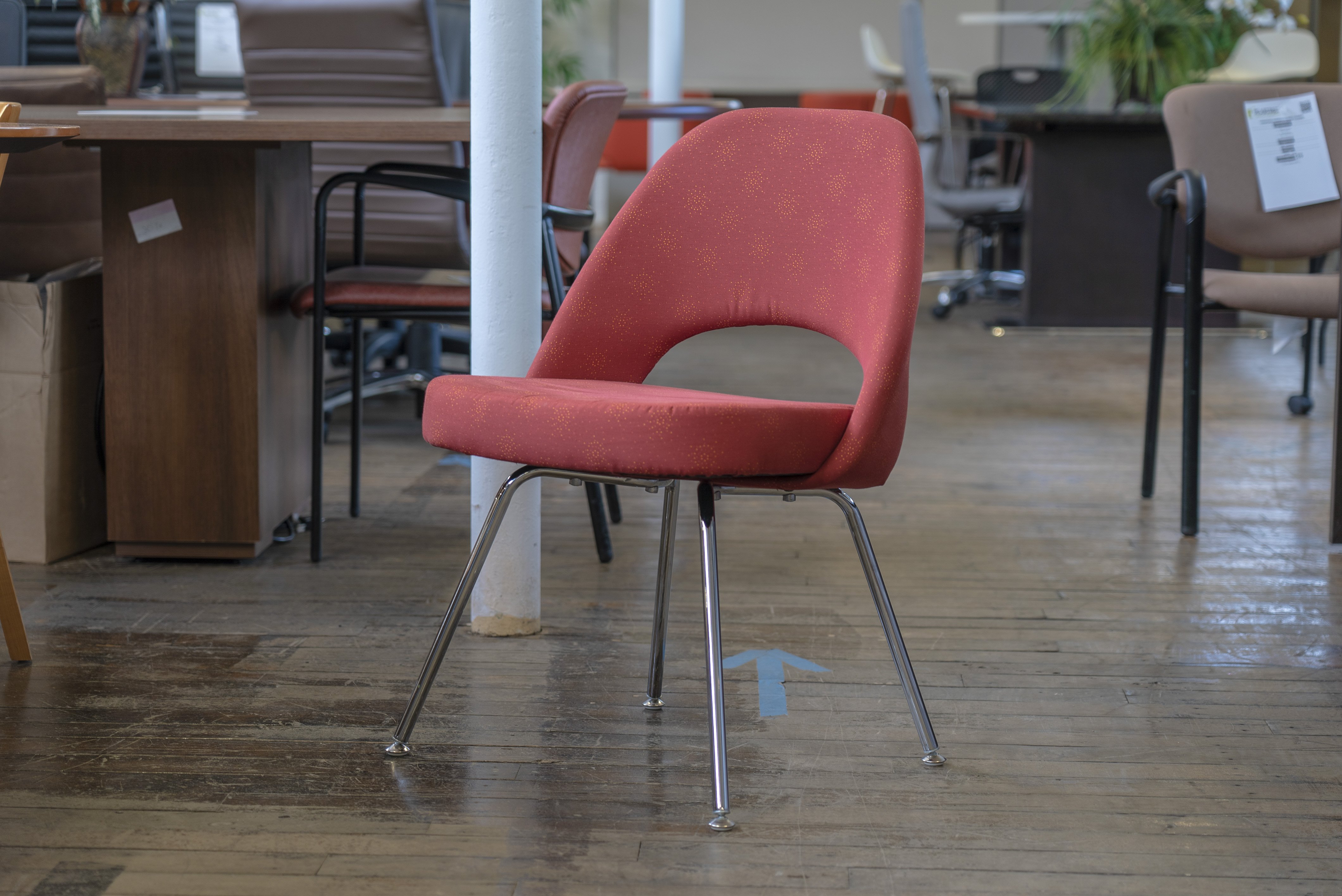 knoll-saarinen-executive-side-chairs