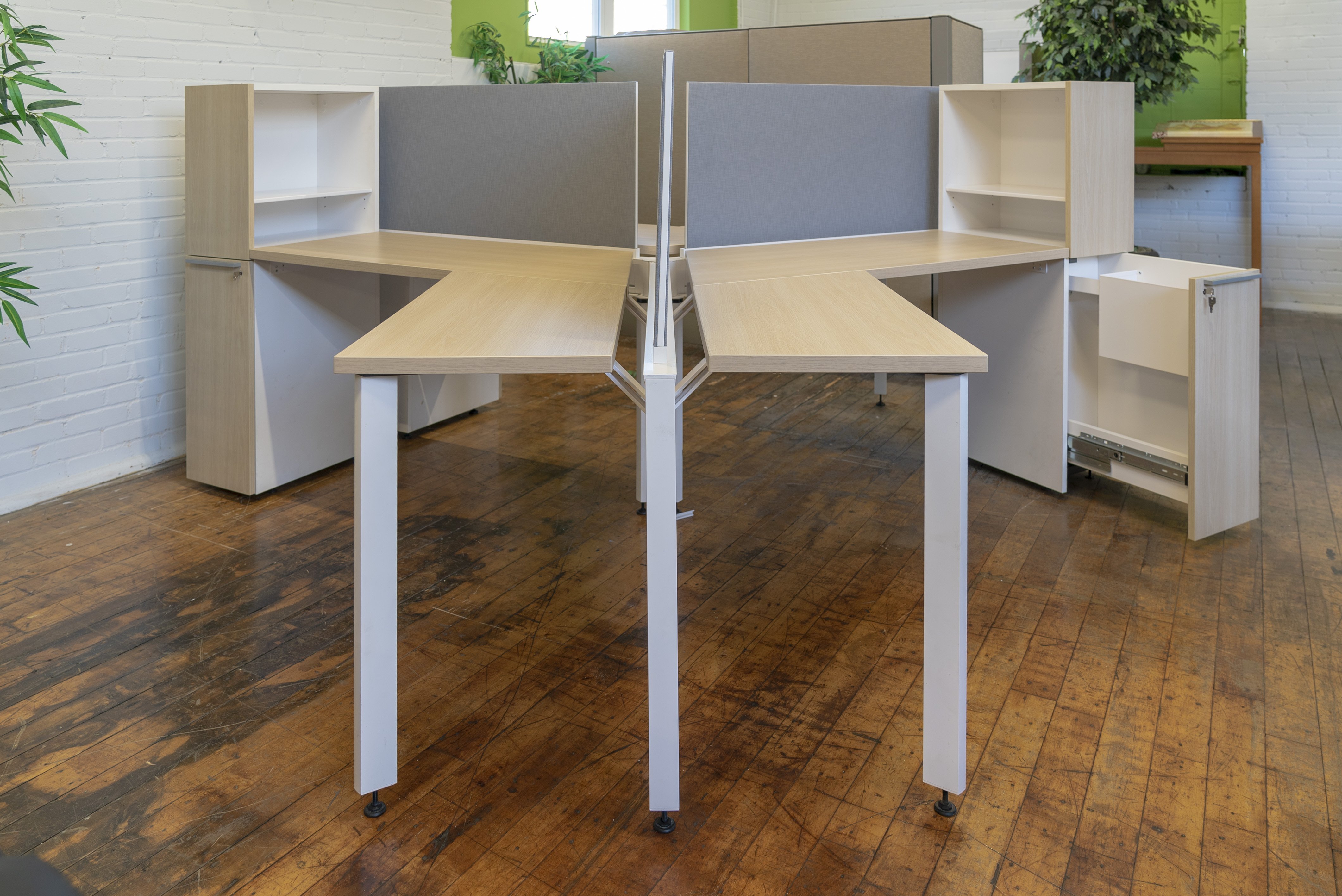 allsteel-120­­°-3-pod-workstations