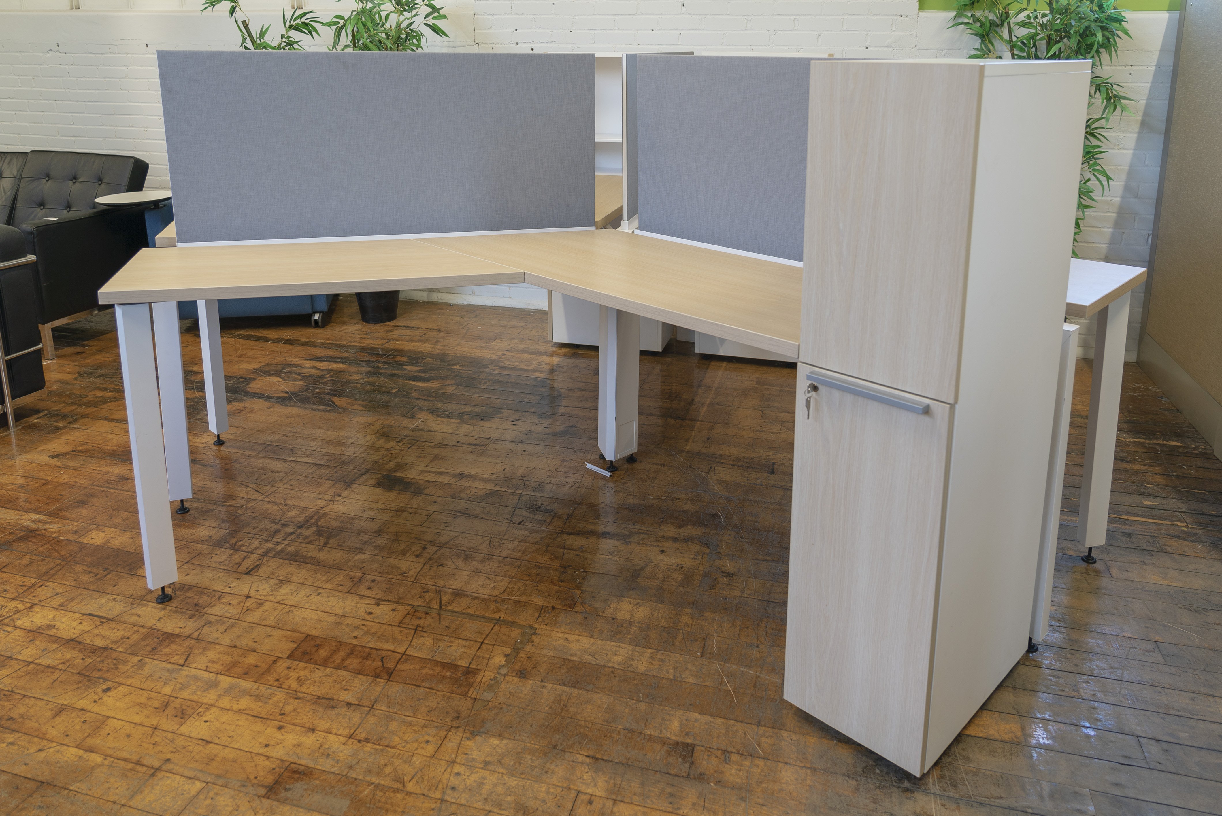 allsteel-120­­°-3-pod-workstations