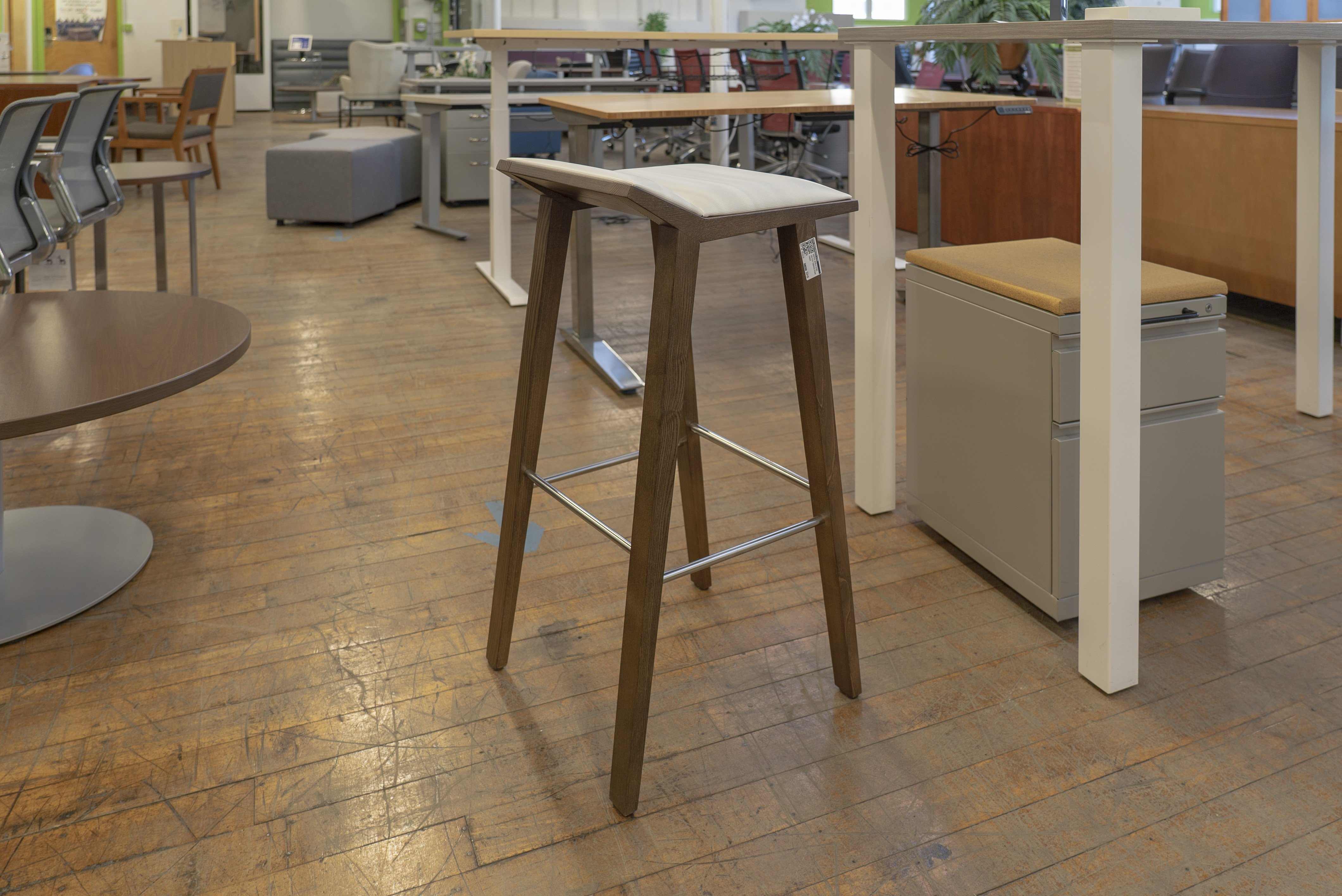 andreu-world-moody-stools
