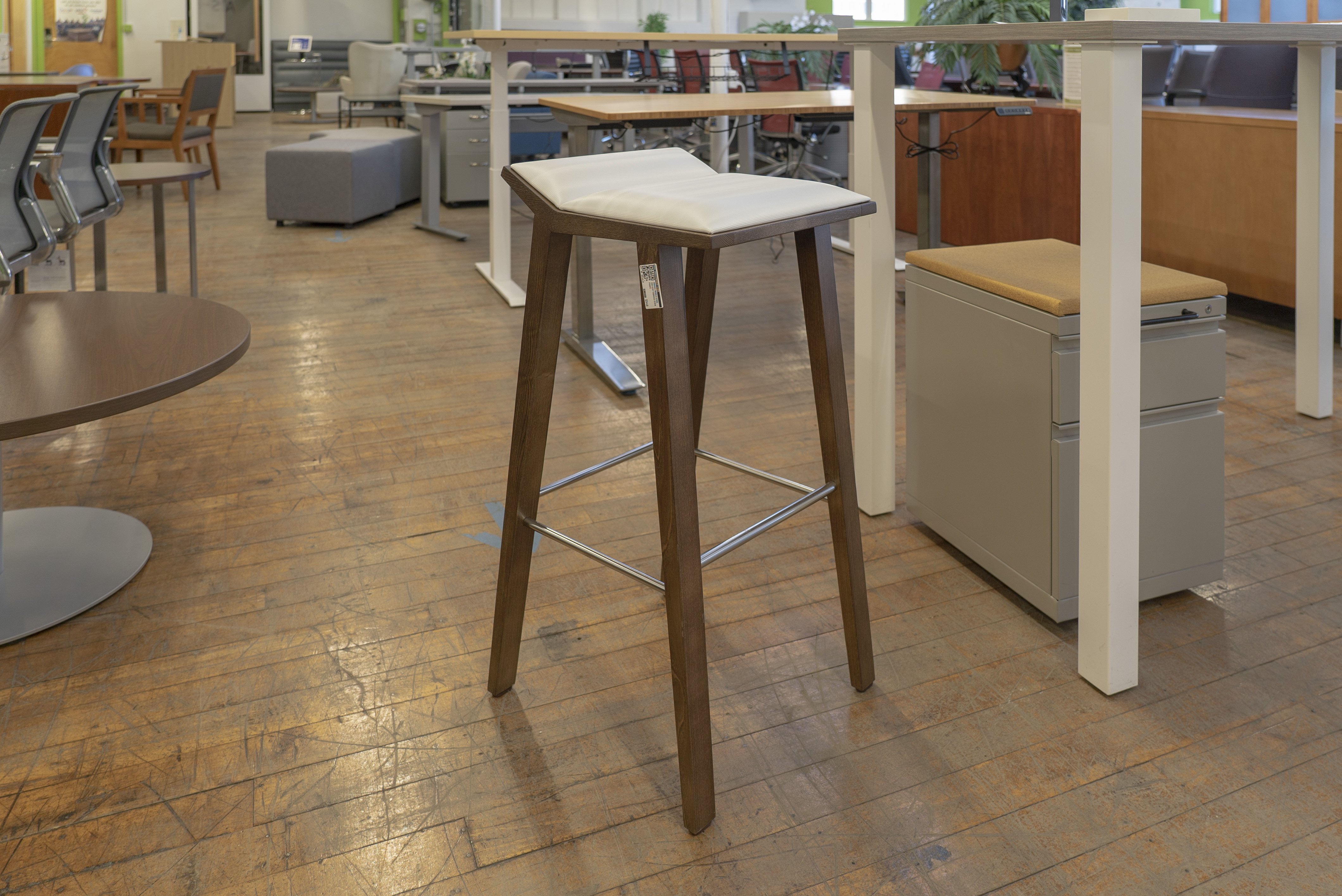 andreu-world-moody-stools