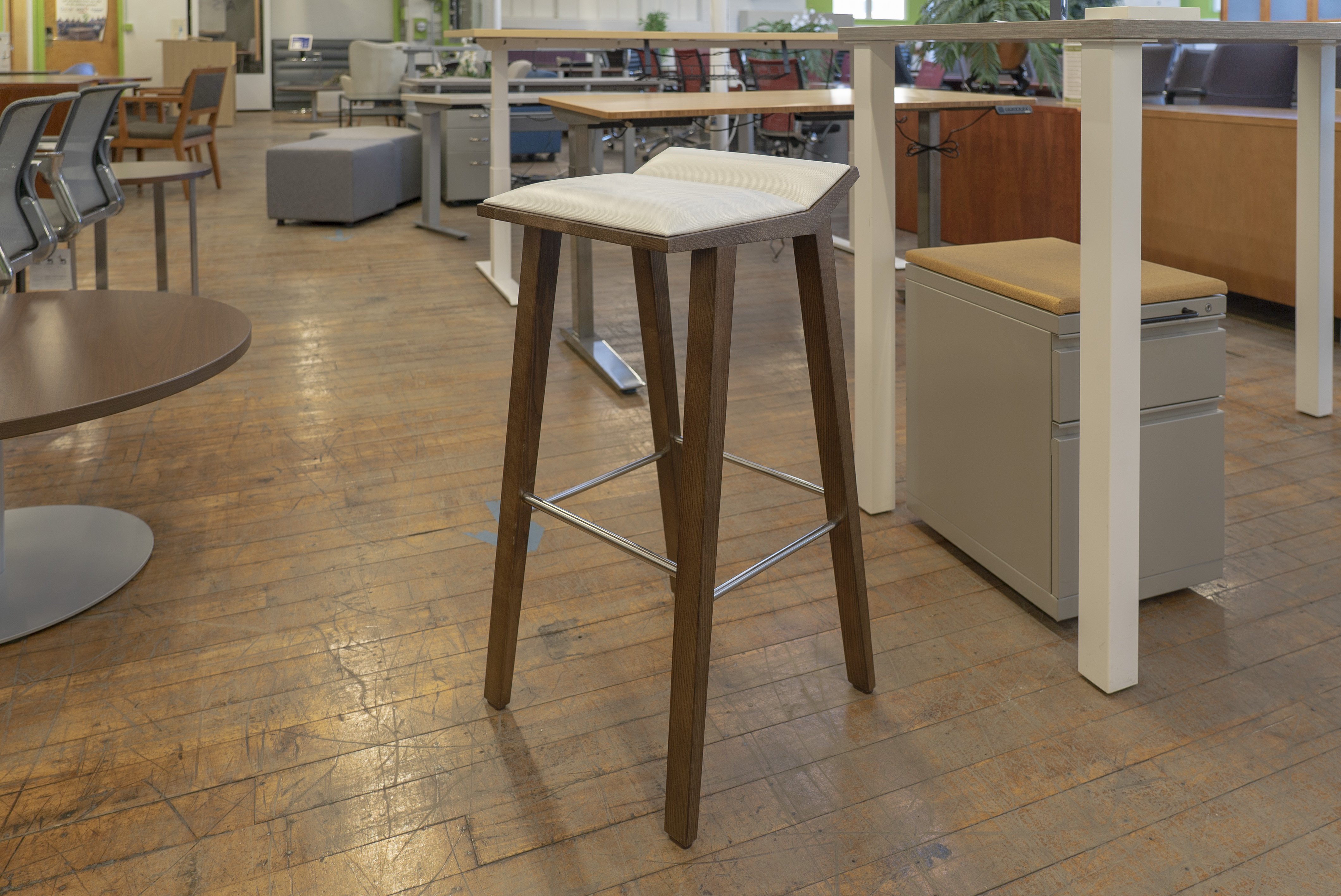 andreu-world-moody-stools
