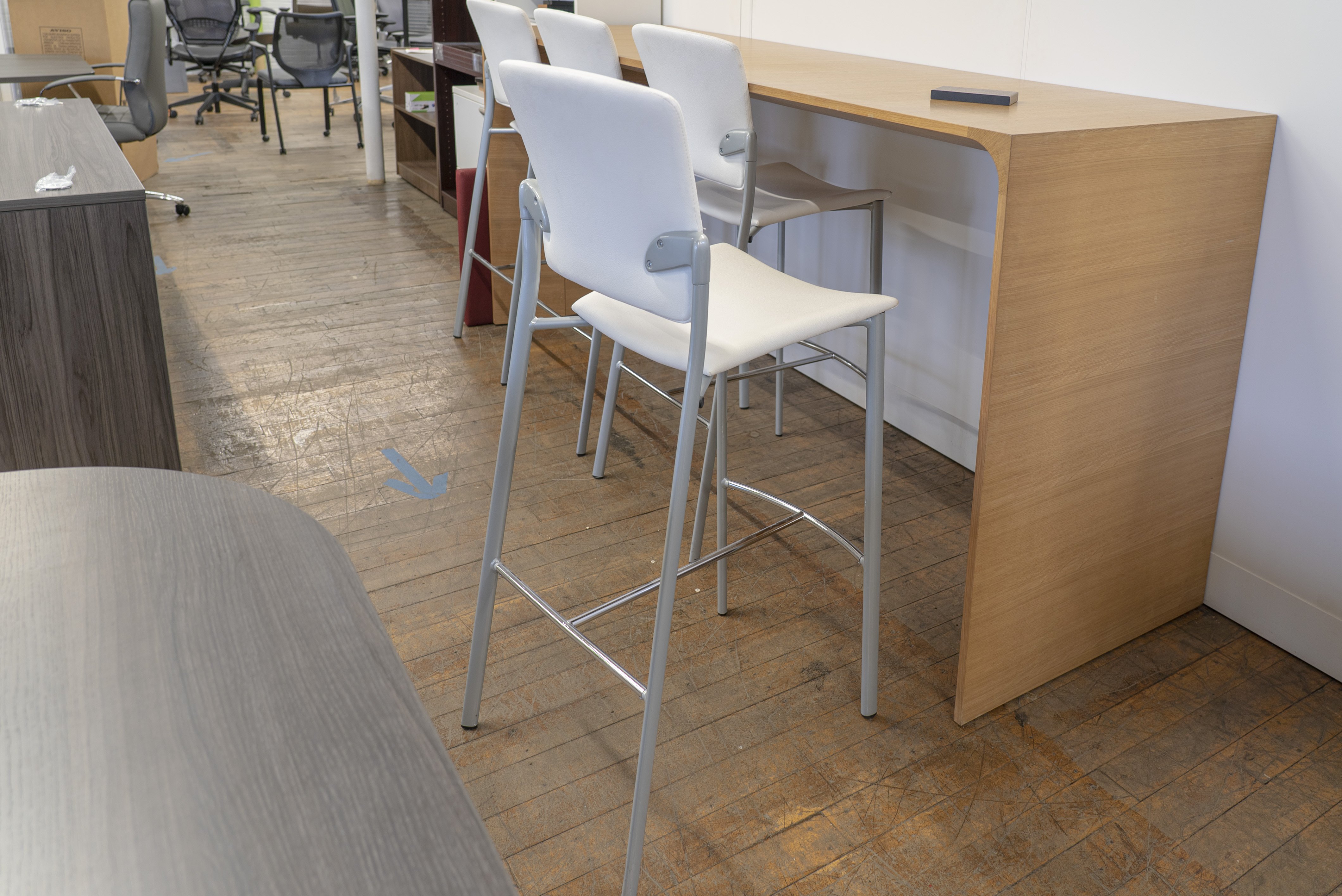 coalesse-enea-white-leather-armless-barstools