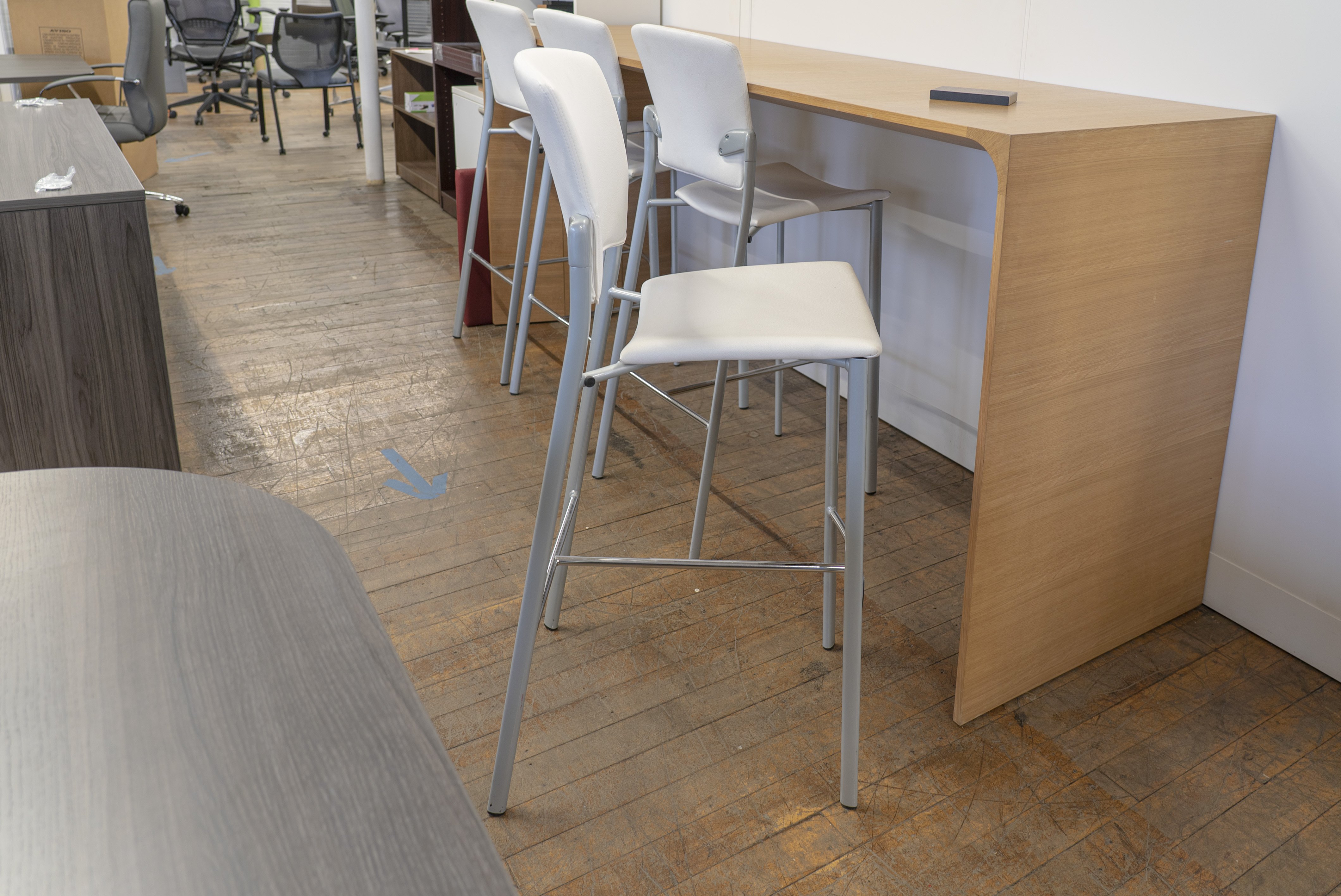 coalesse-enea-white-leather-armless-barstools