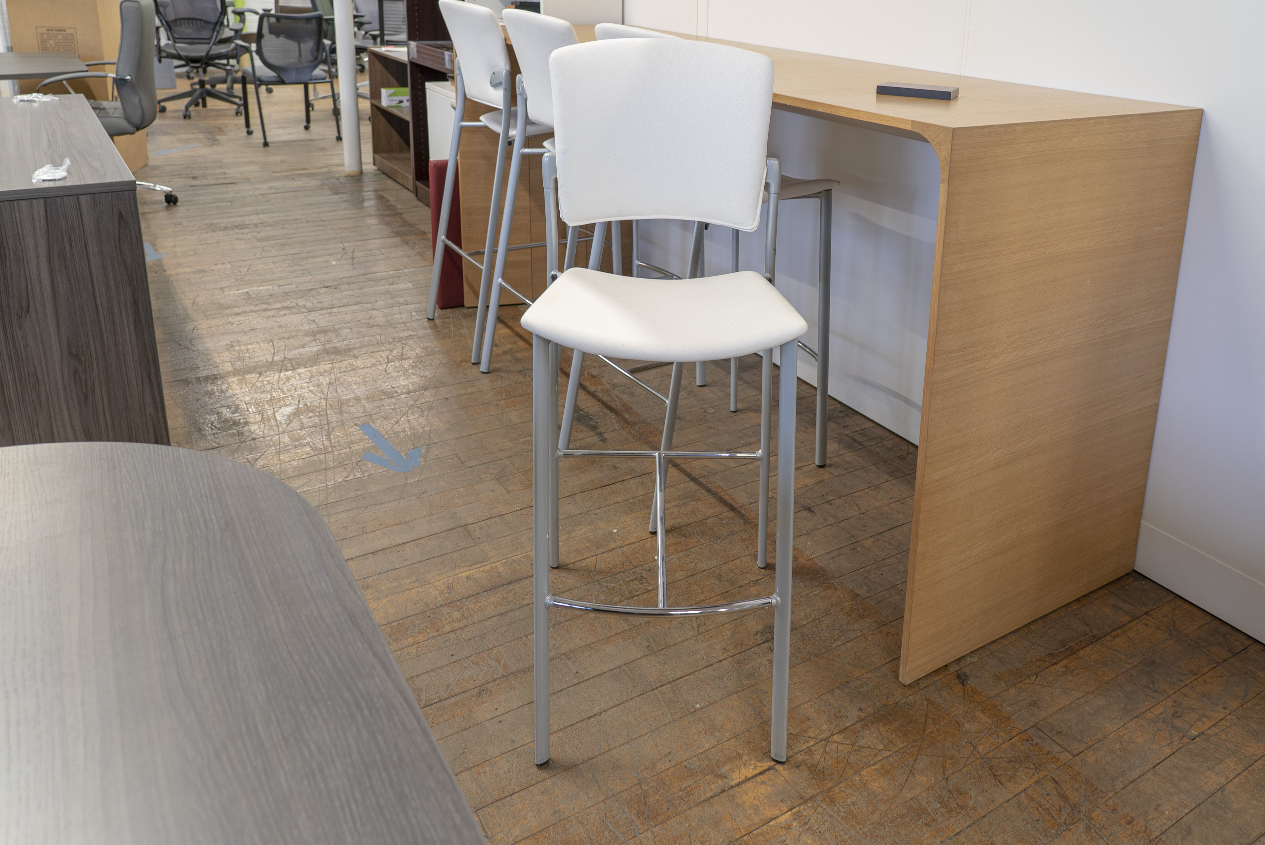coalesse-enea-white-leather-armless-barstools