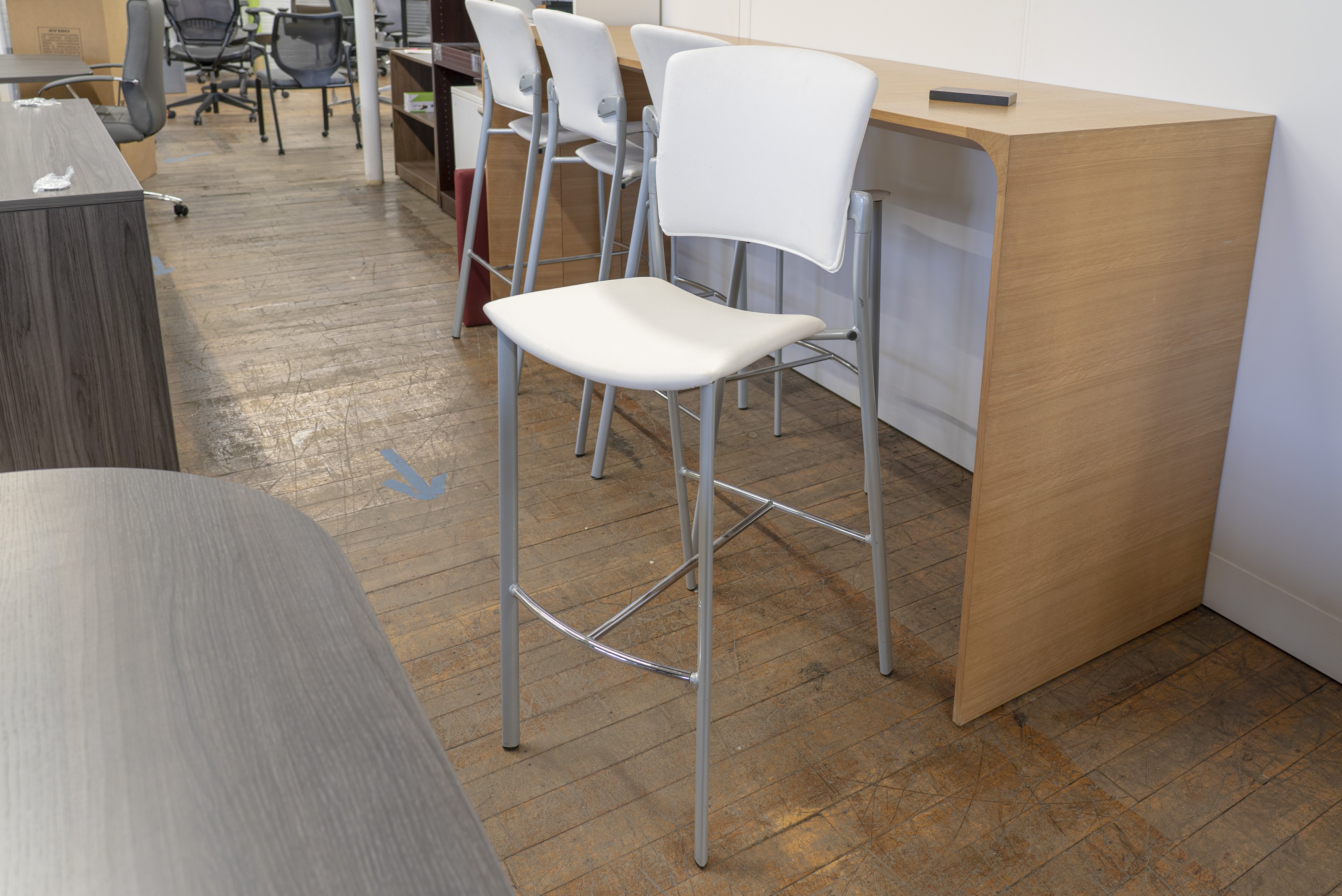 coalesse-enea-white-leather-armless-barstools