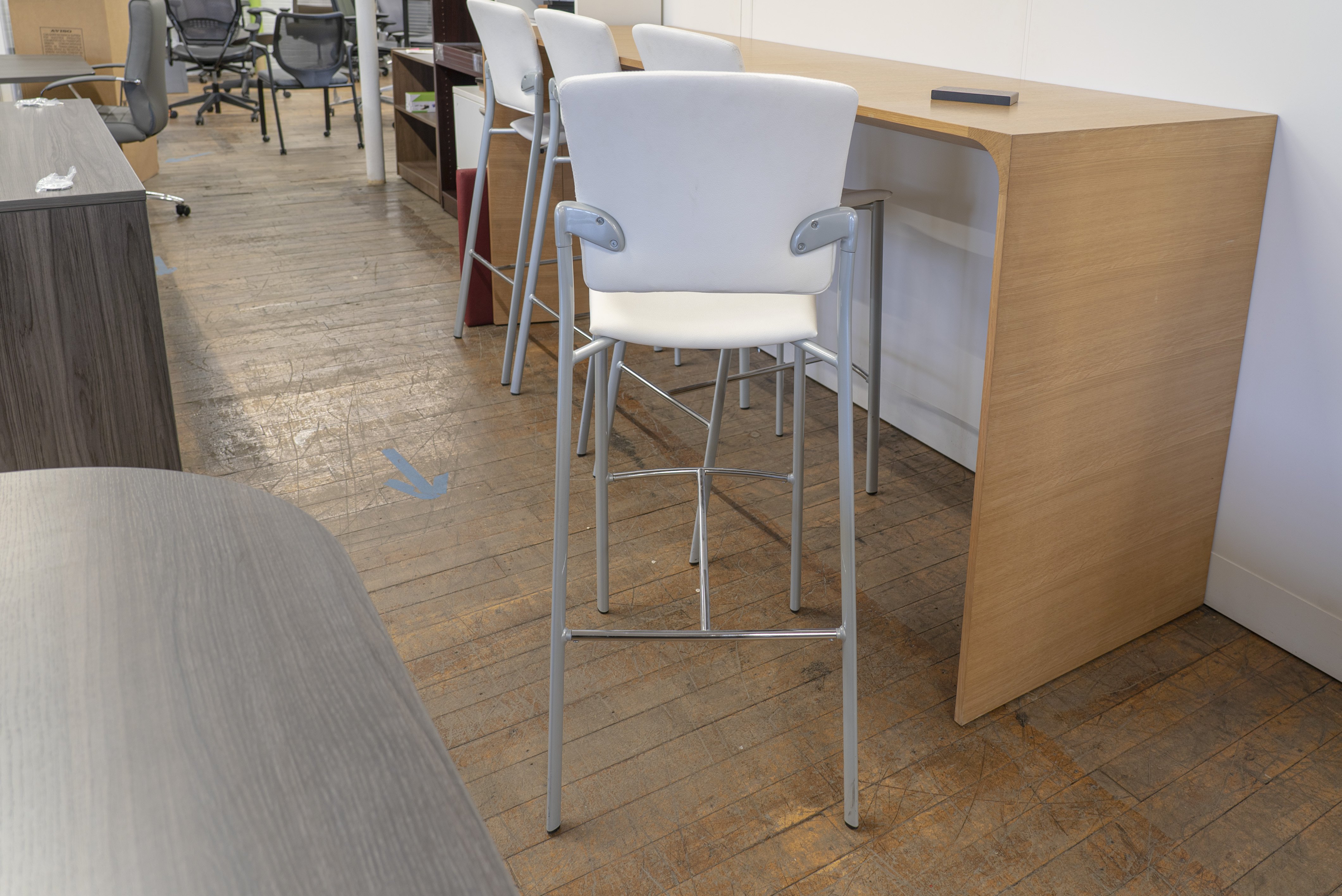 coalesse-enea-white-leather-armless-barstools