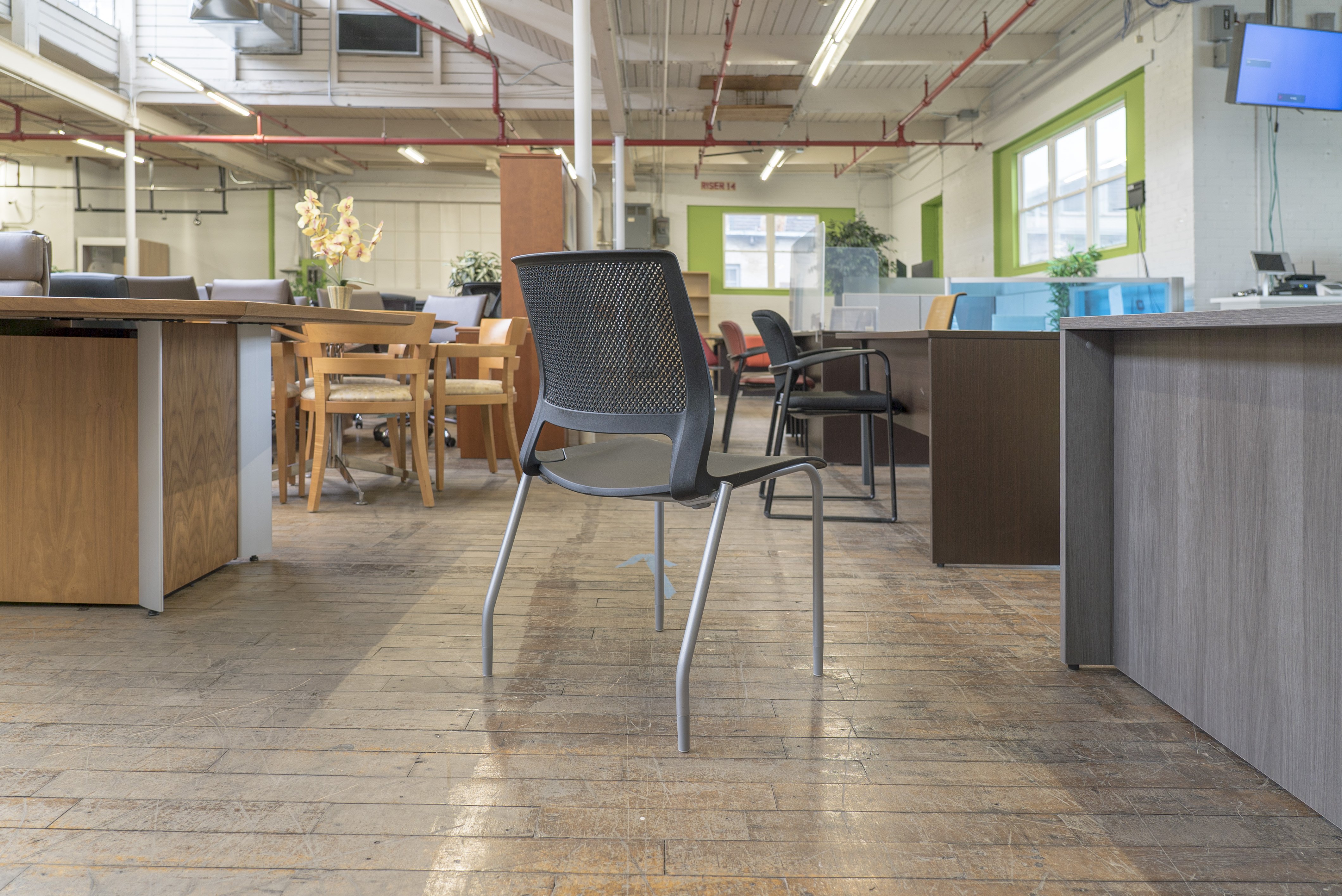 kala-soi-poly-stack-chair-blk