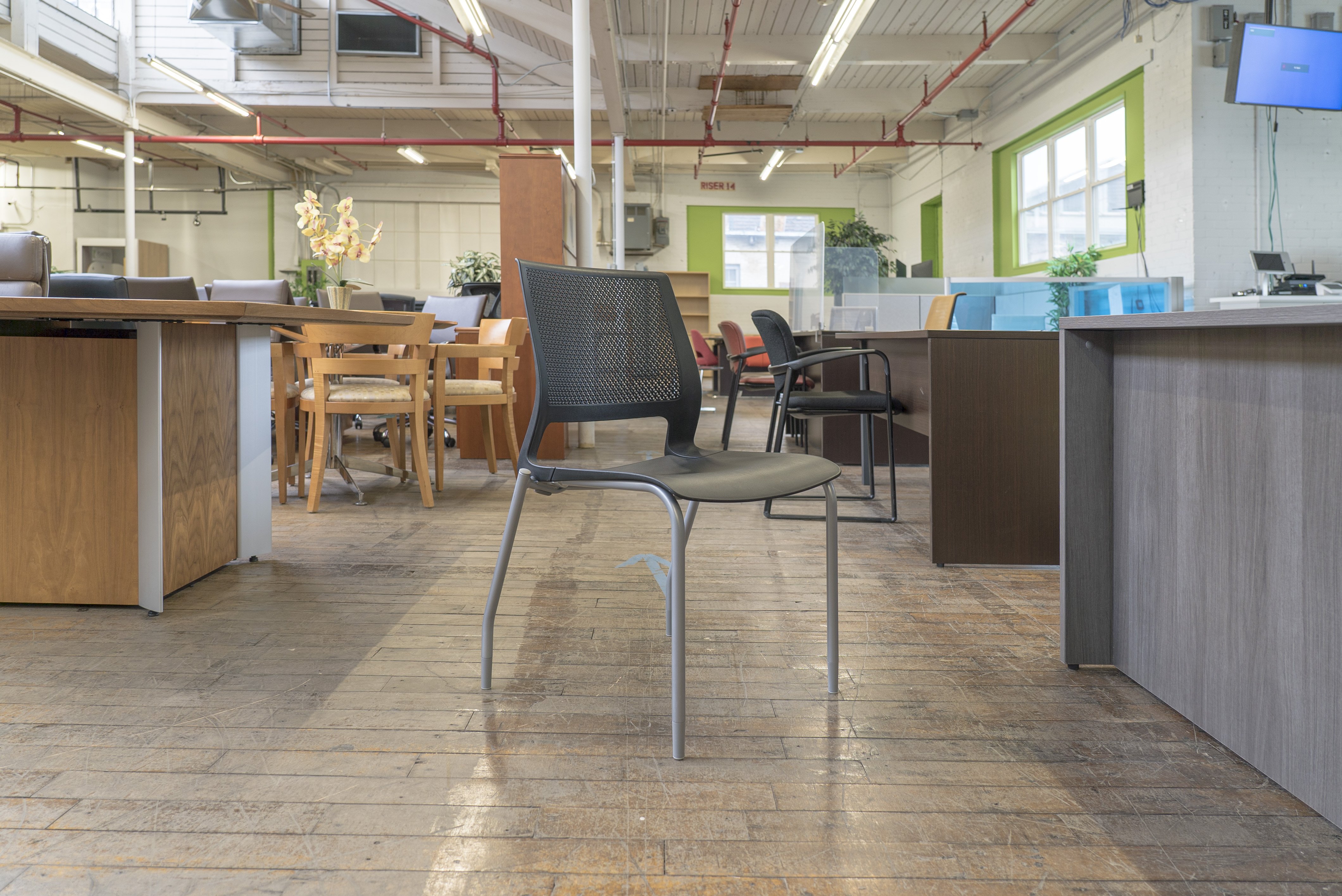 kala-soi-poly-stack-chair-blk