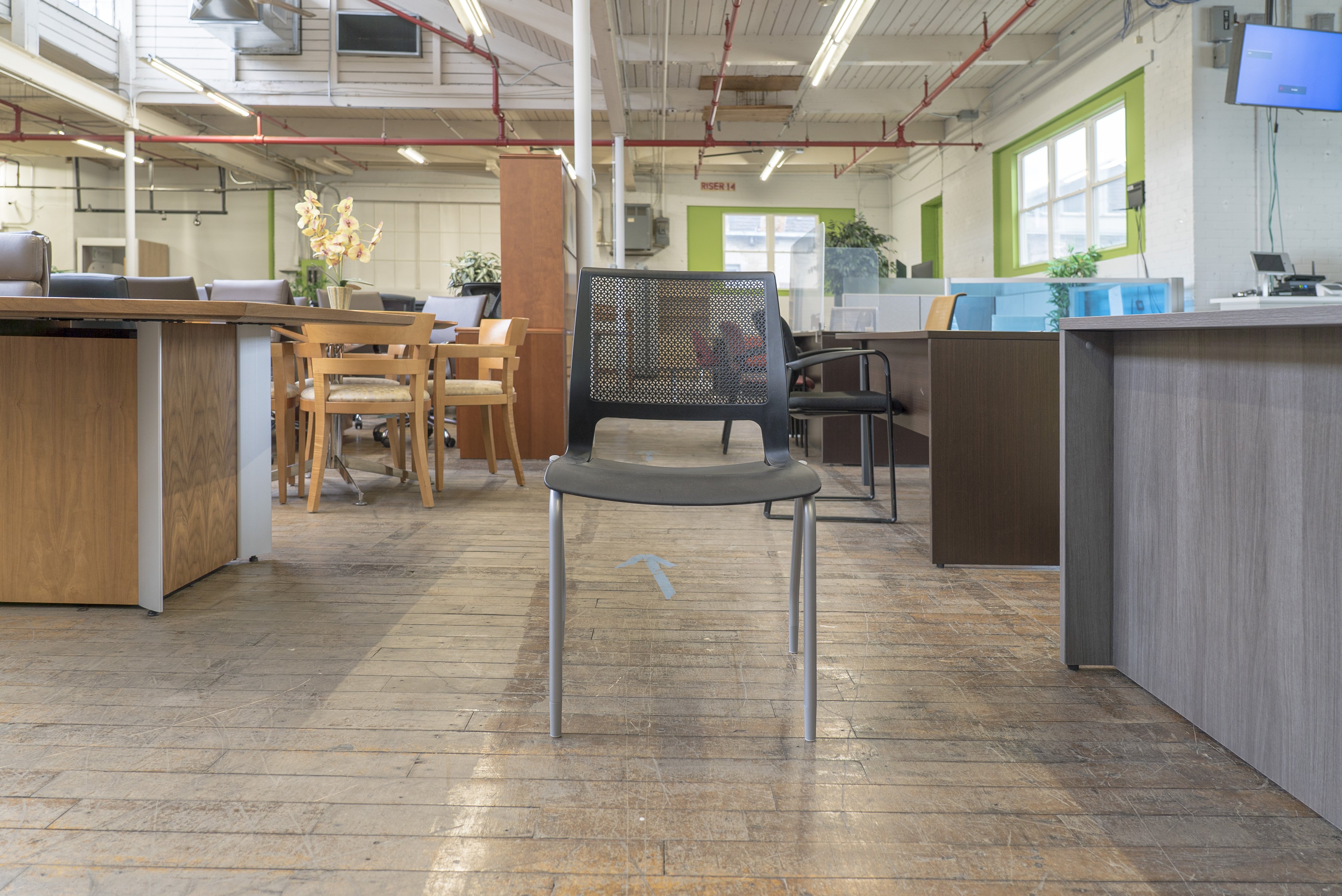kala-soi-poly-stack-chair-blk