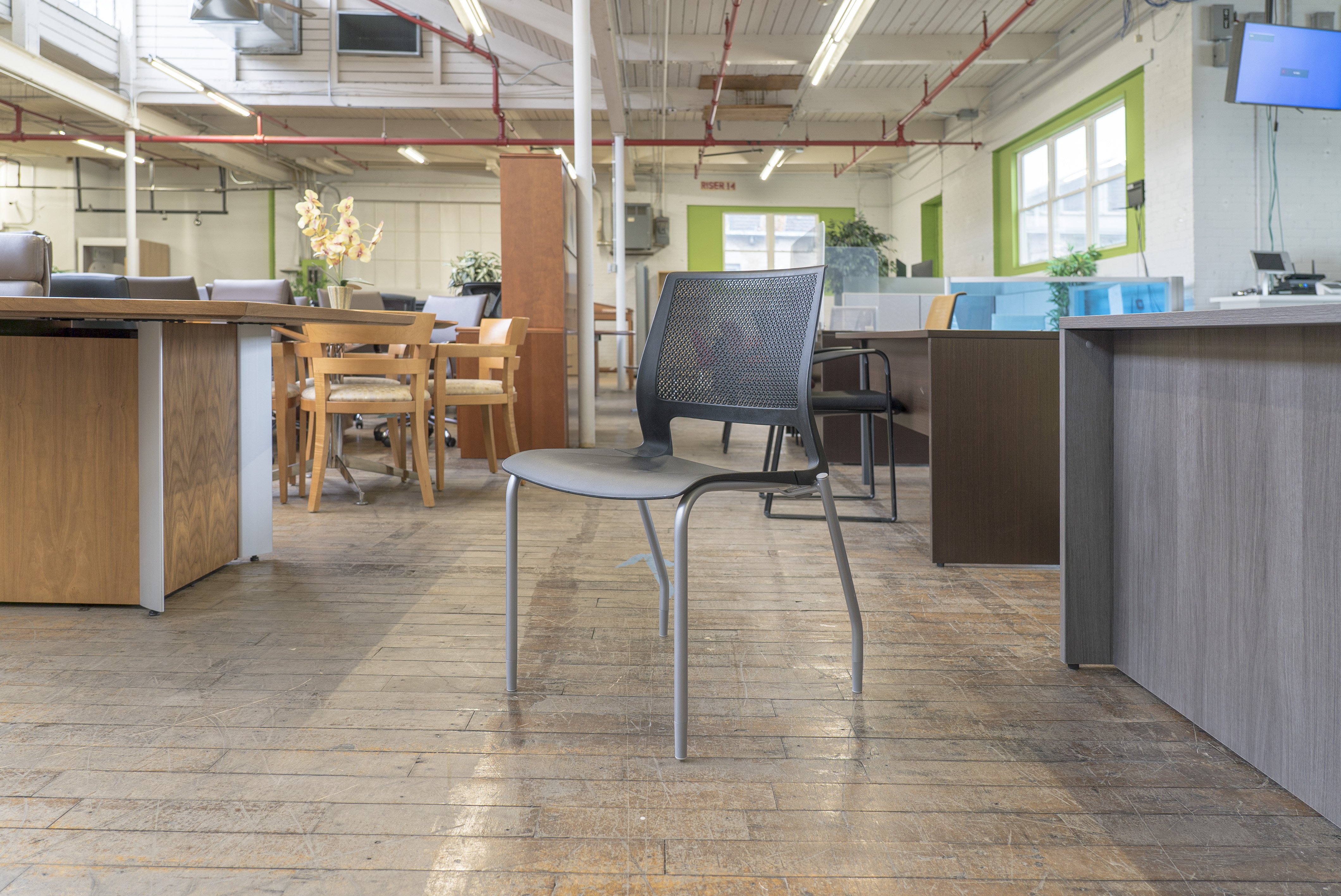 kala-soi-poly-stack-chair-blk