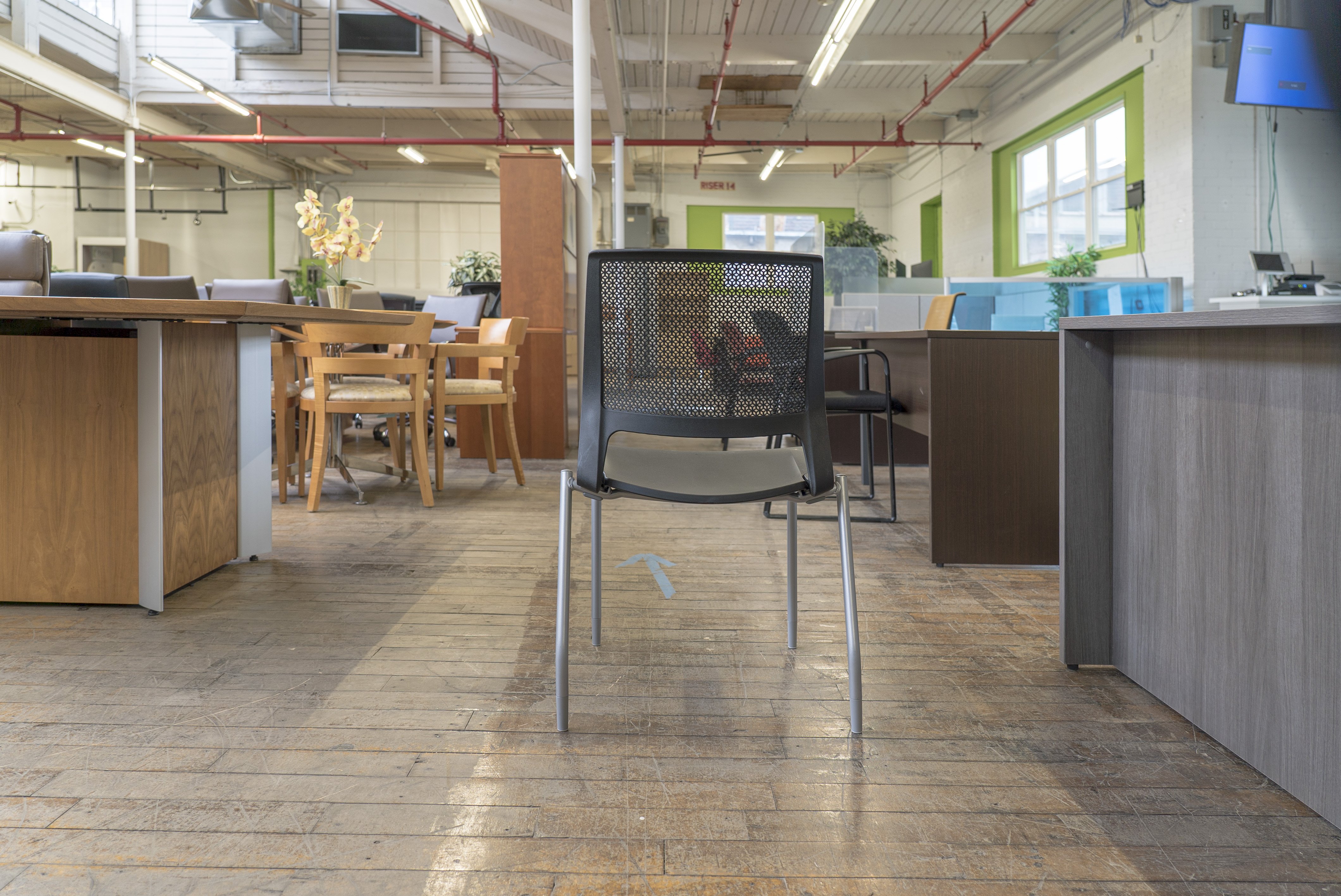 kala-soi-poly-stack-chair-blk