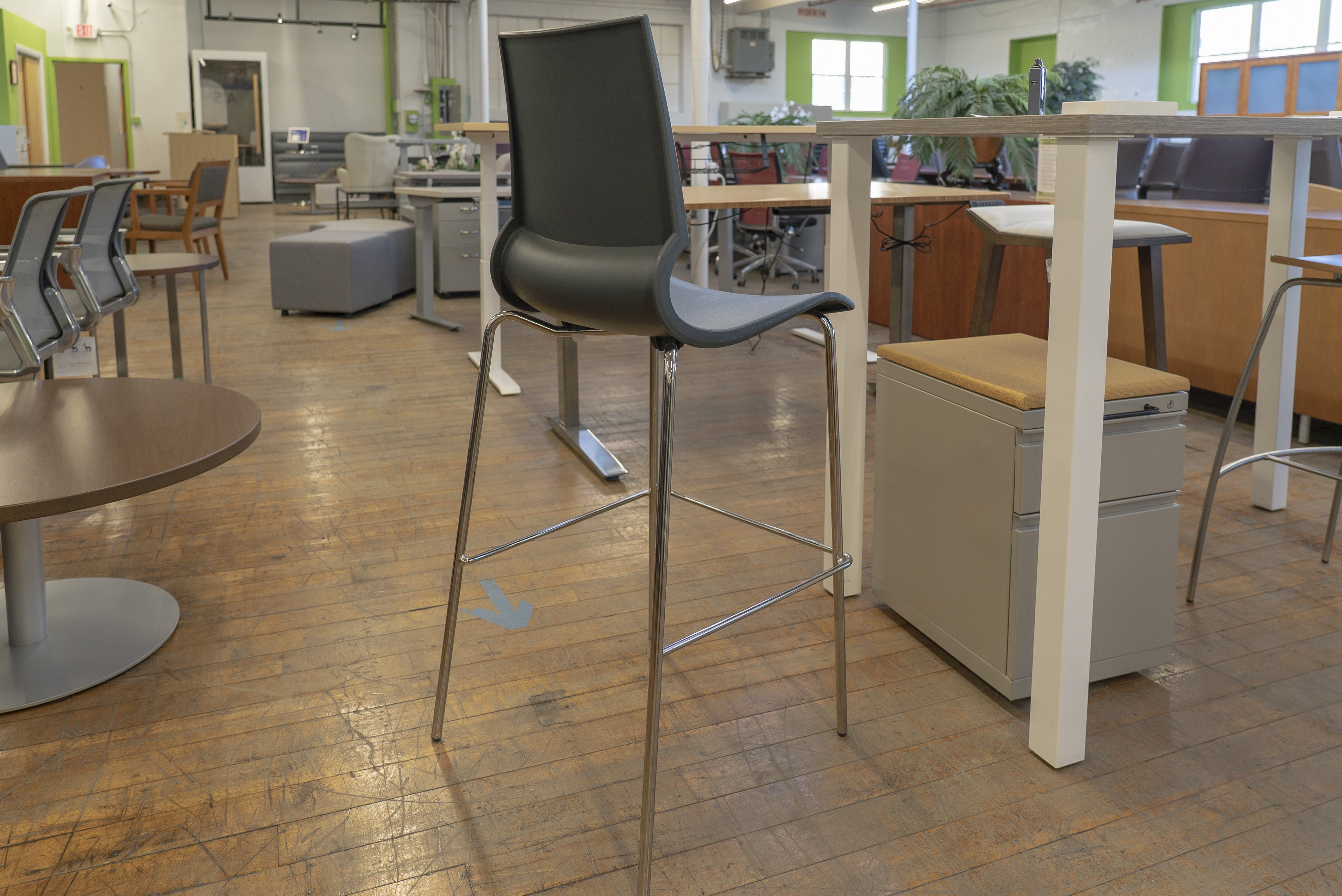 knoll-gigi-barstools