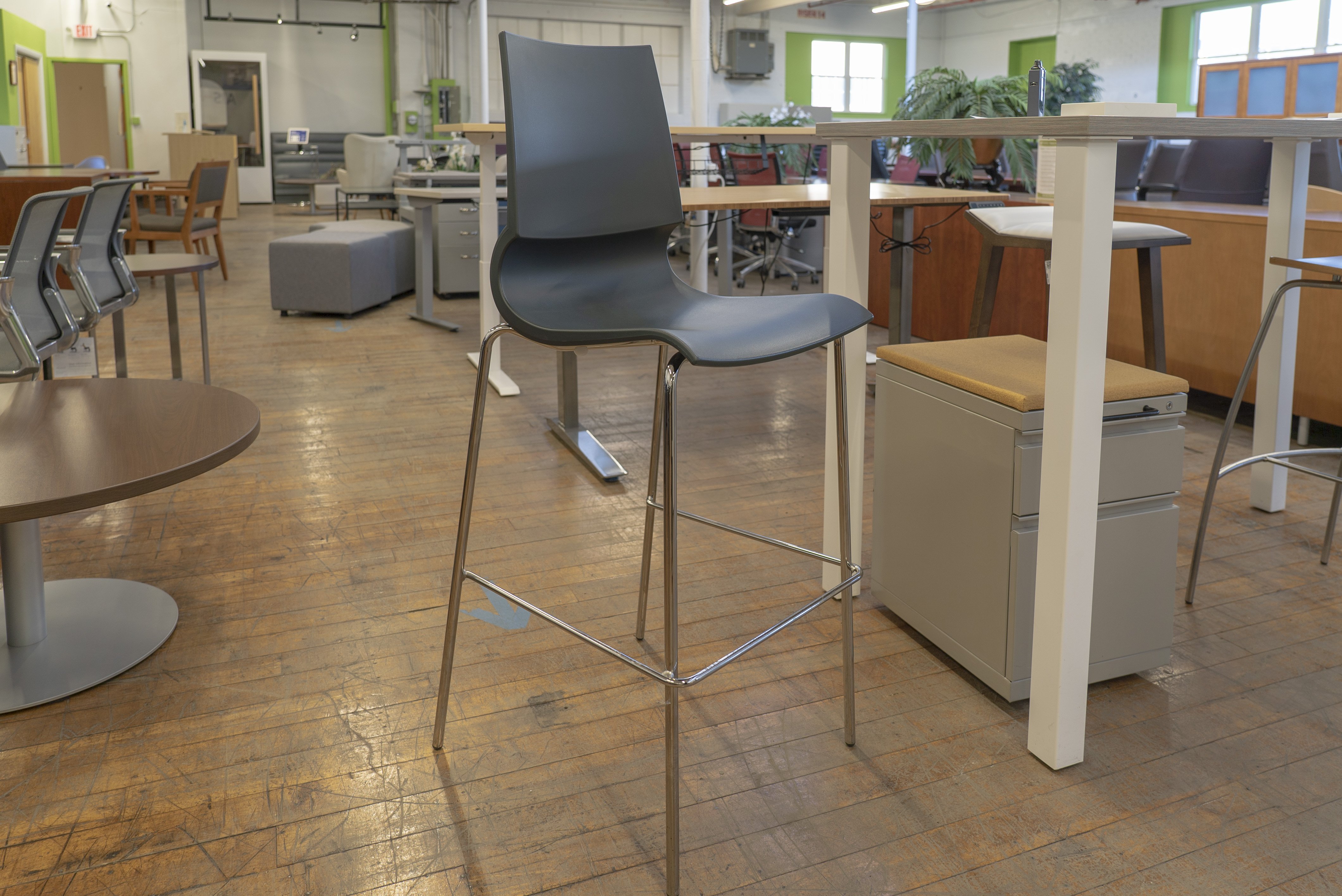 knoll-gigi-barstools