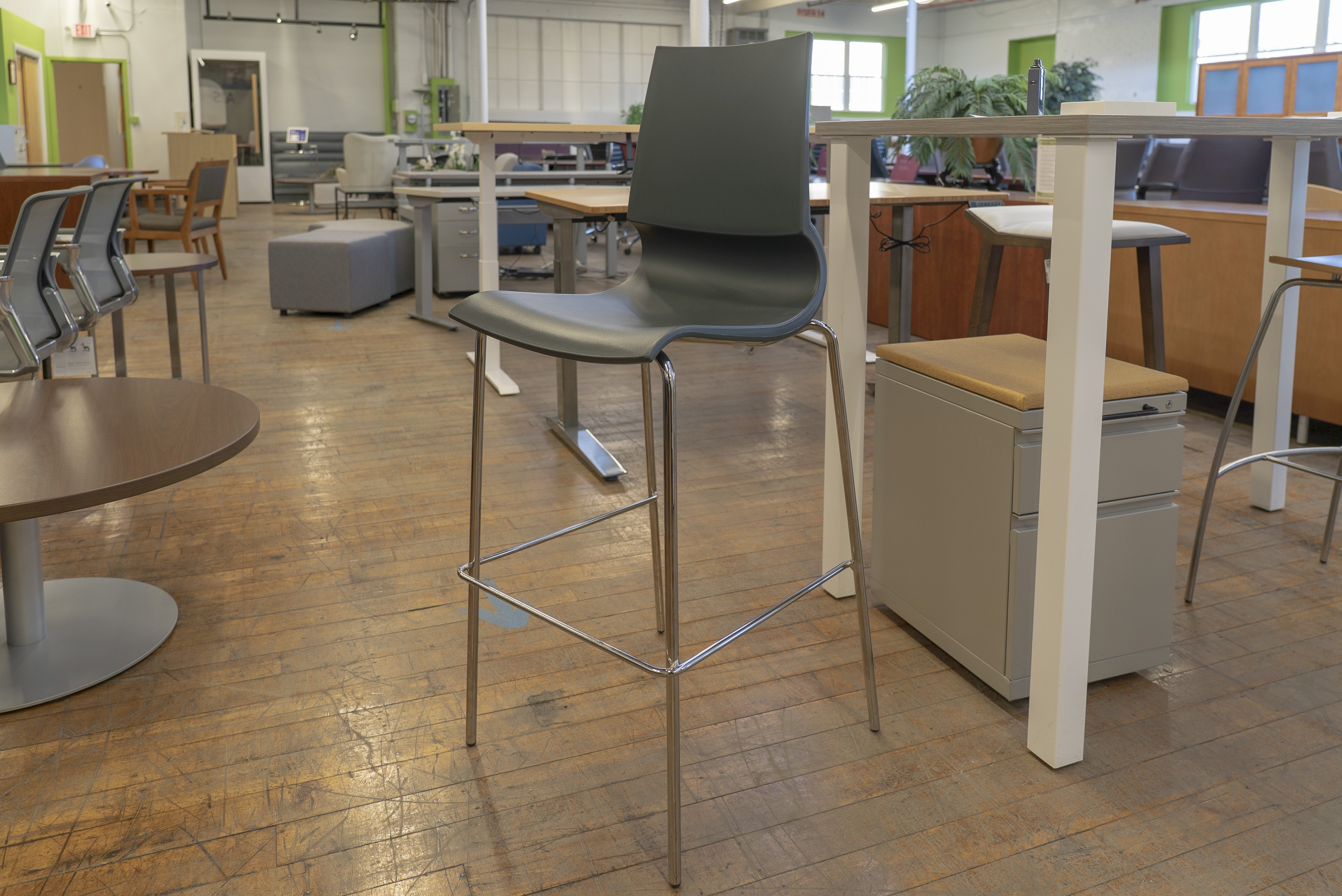 knoll-gigi-barstools
