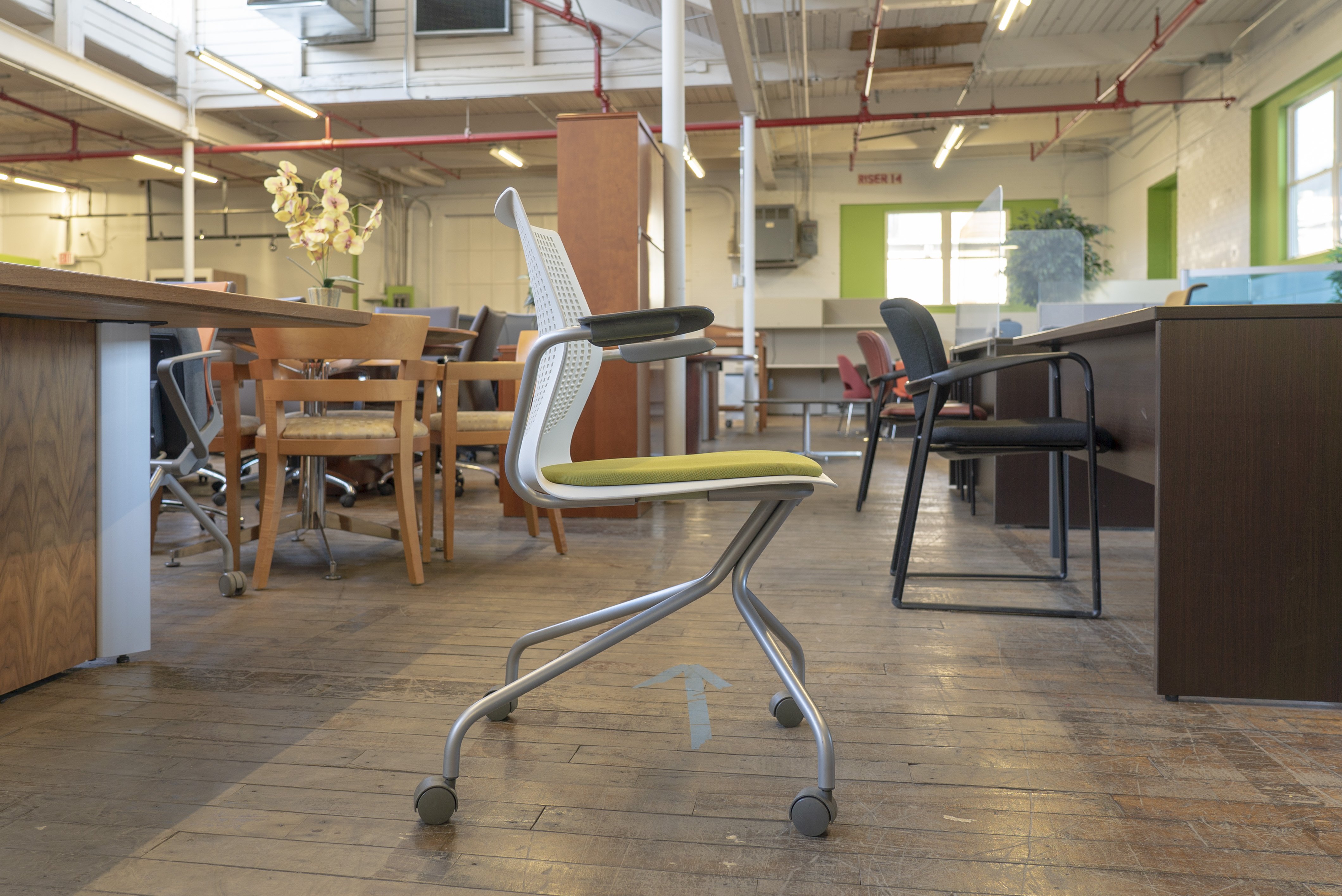 knoll-multigeneration-hybrid-base-chairs