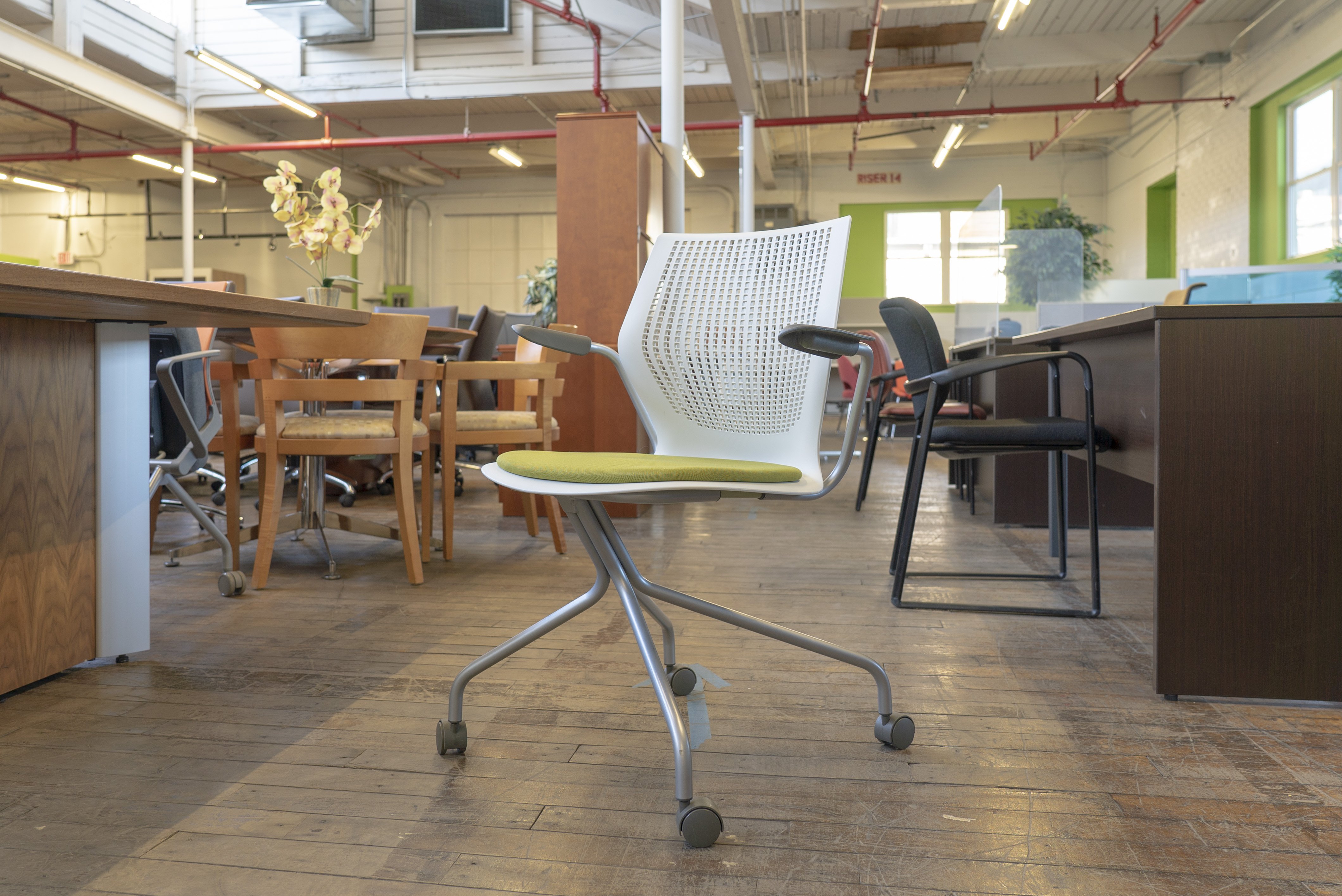 knoll-multigeneration-hybrid-base-chairs