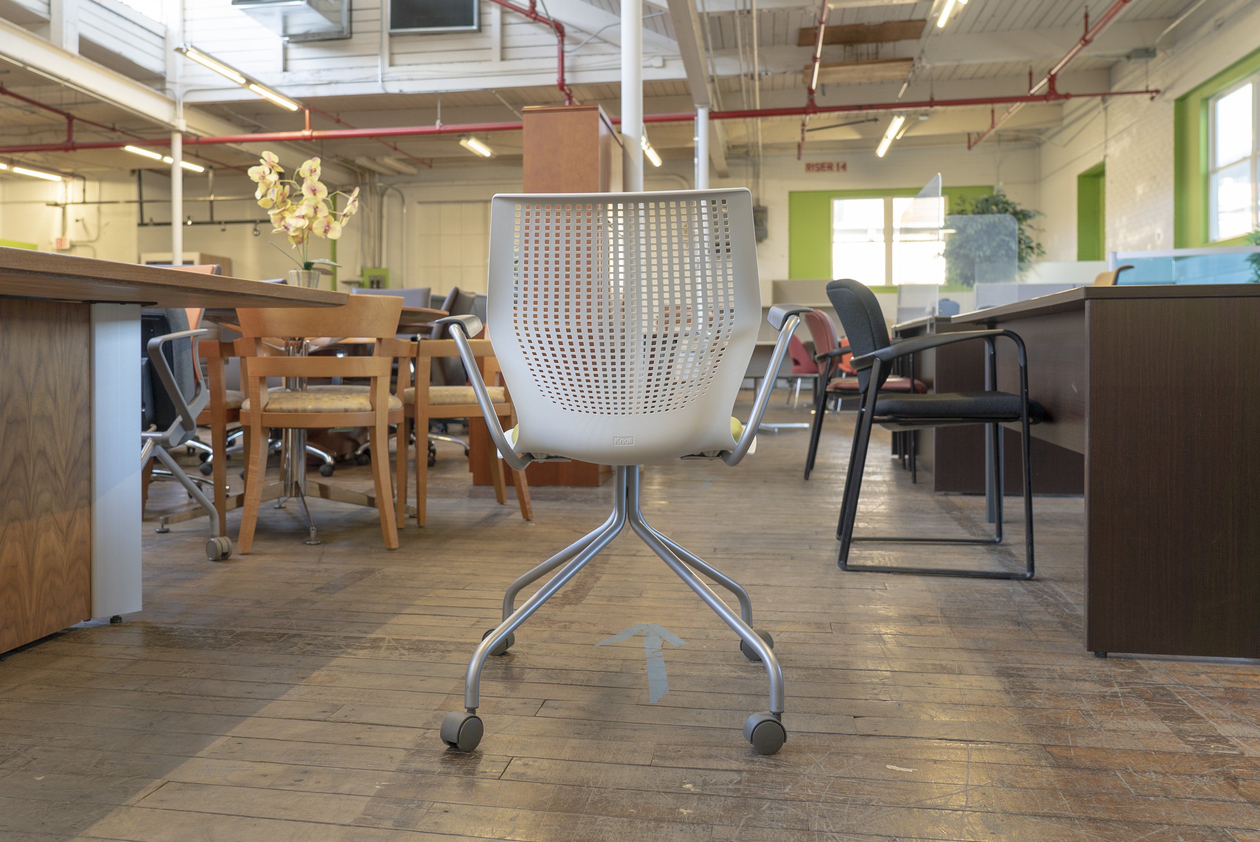 knoll-multigeneration-hybrid-base-chairs