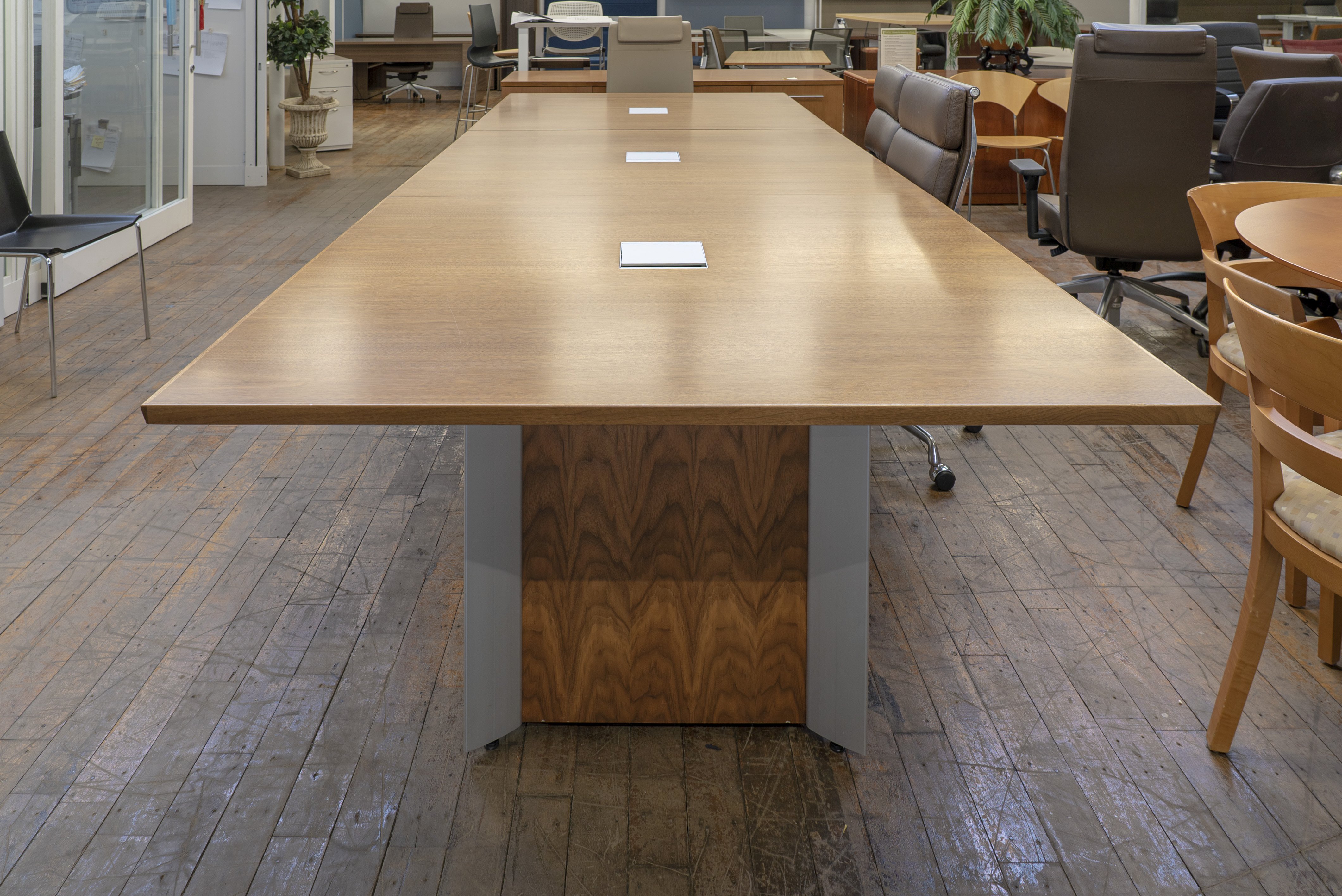nienkamper-vox-12-walnut-conference-table