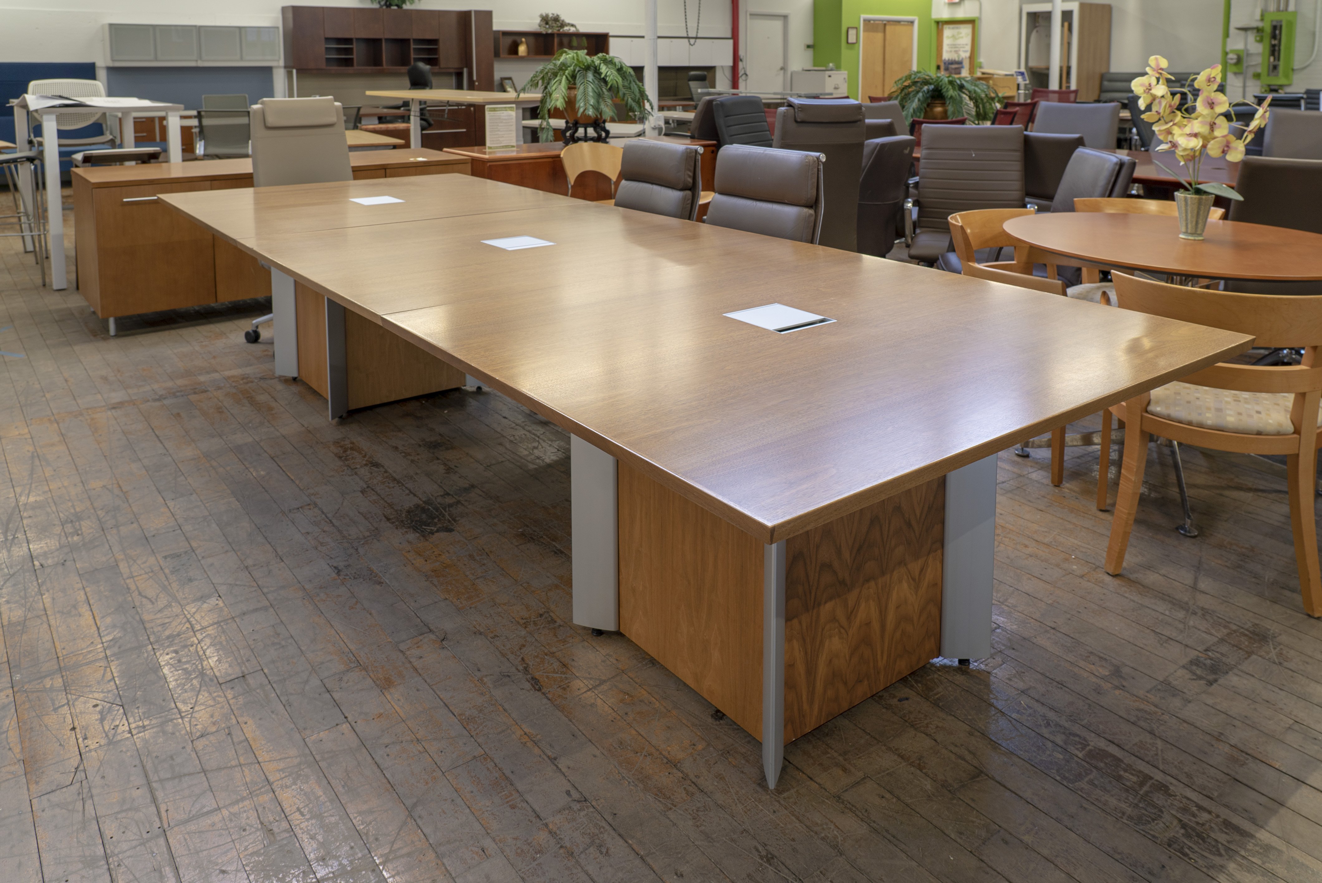 nienkamper-vox-12-walnut-conference-table