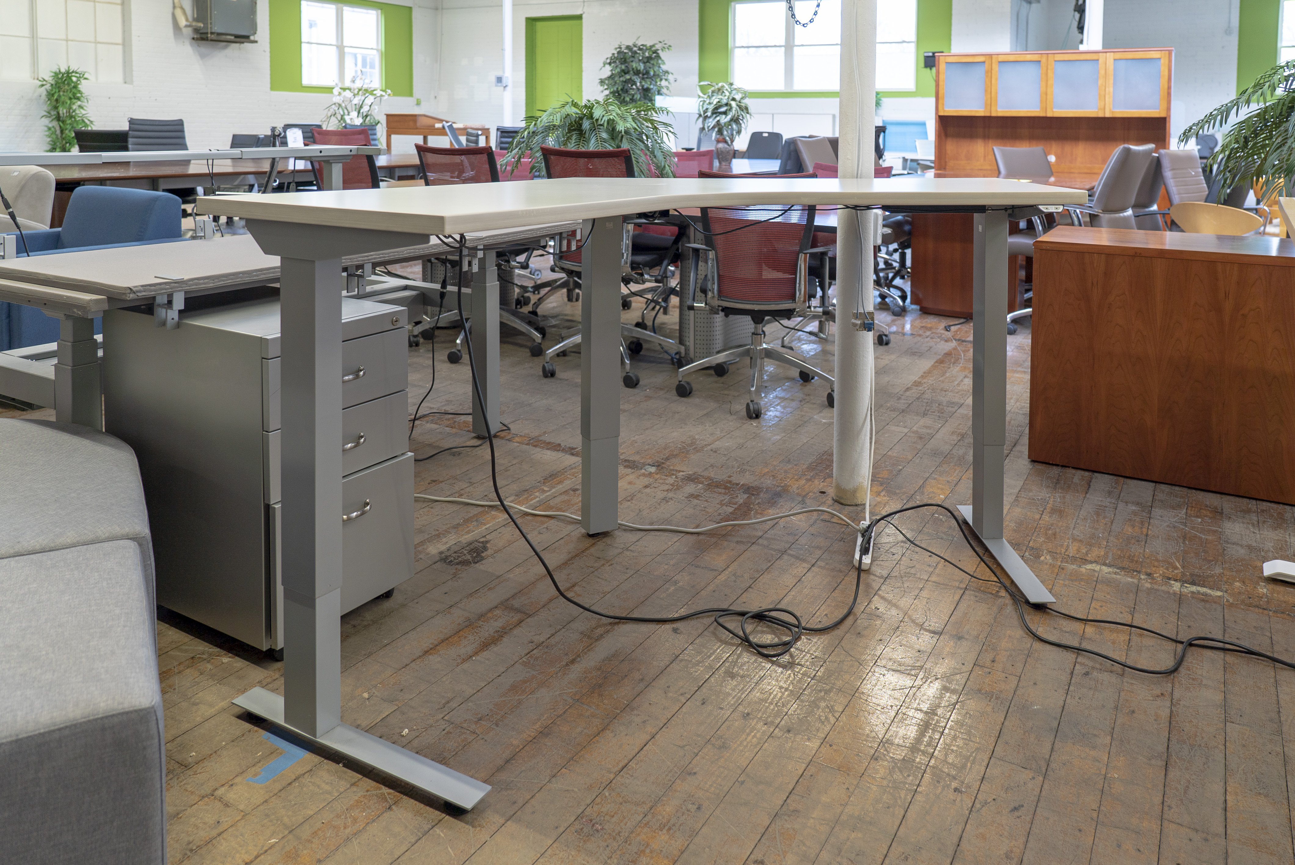 omt-veyhl-120­°-sit-to-stand-desks