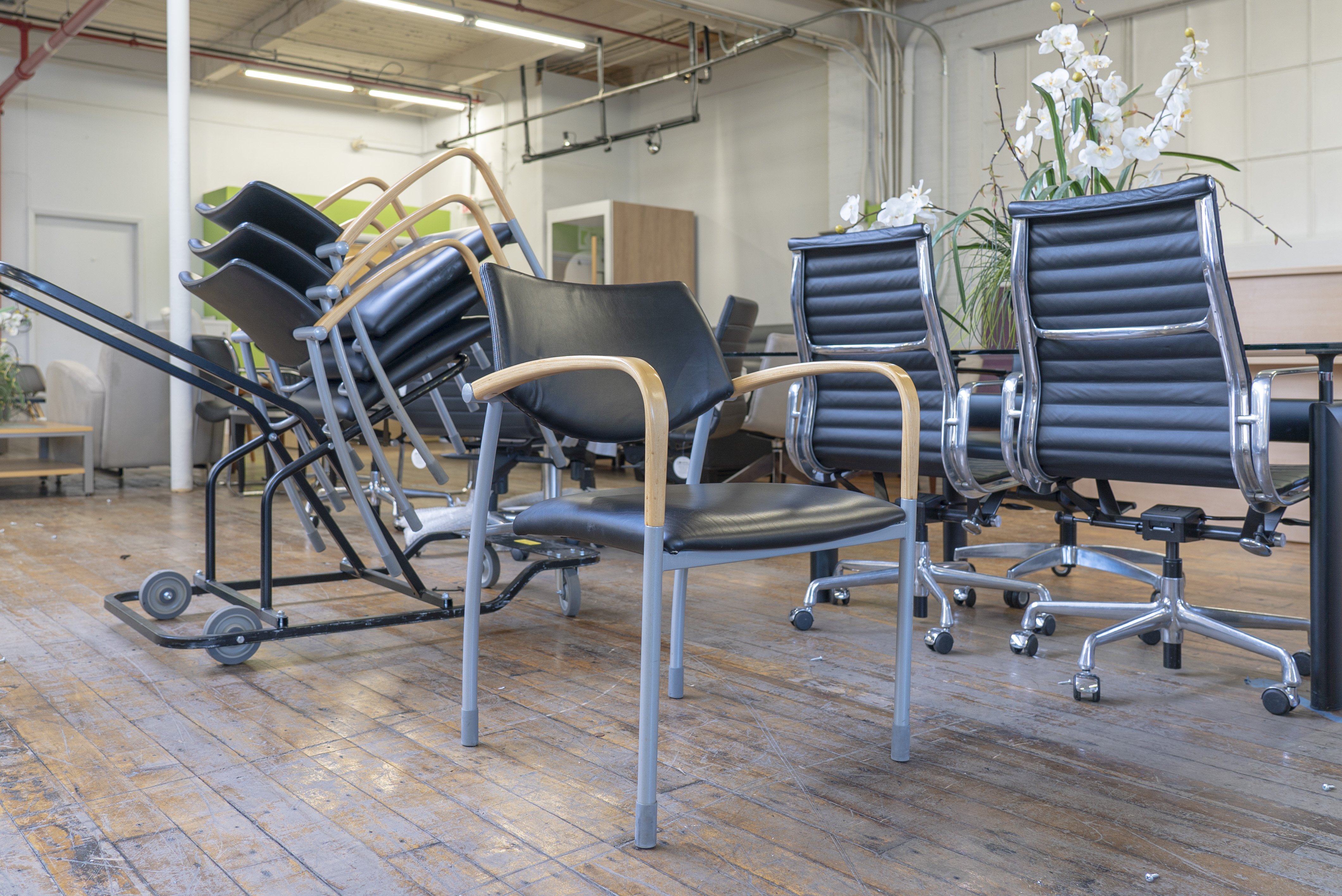 gunlocke-molti-black-leather-guest-chairs