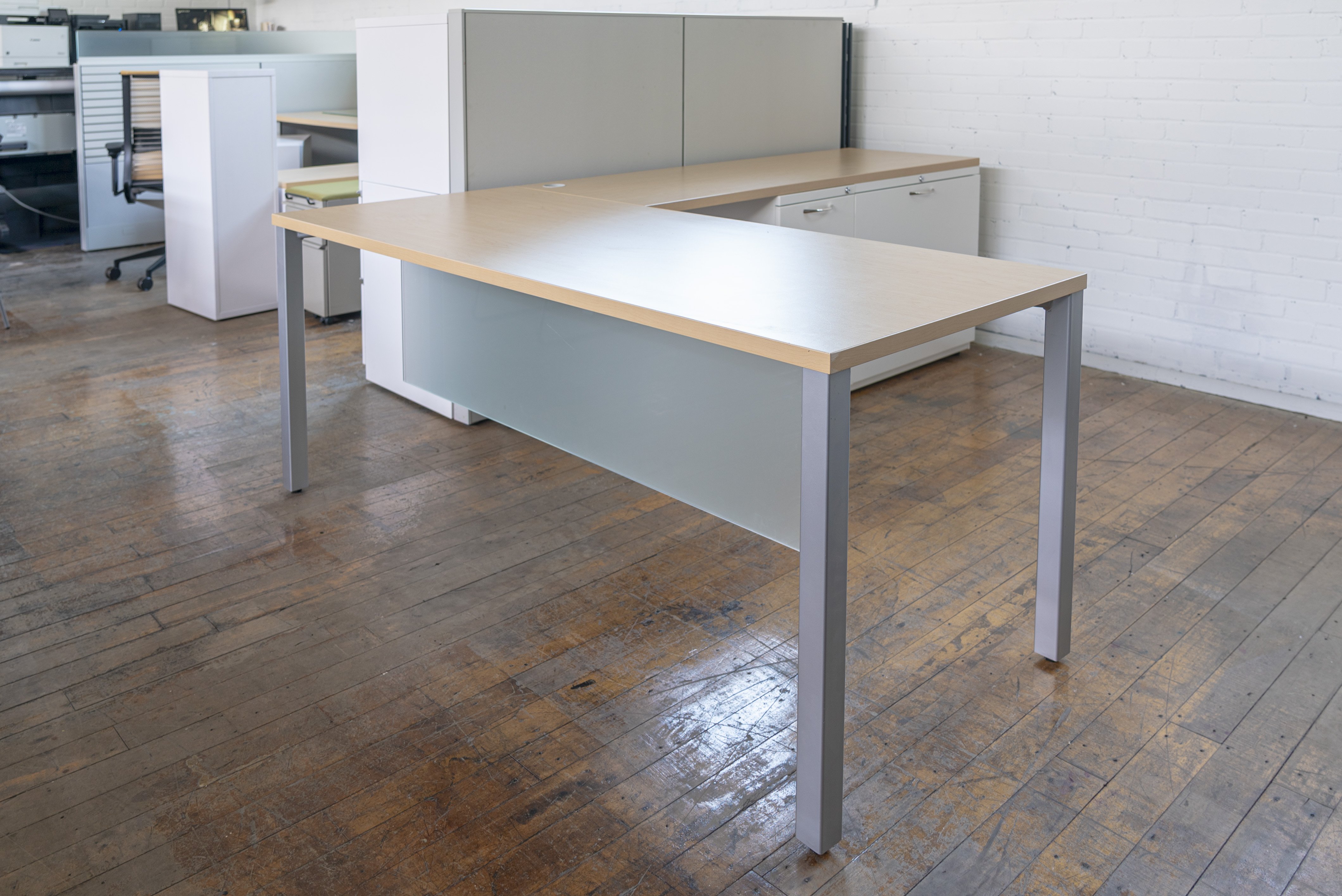 ais-calibrate-maple-laminate-l-desk