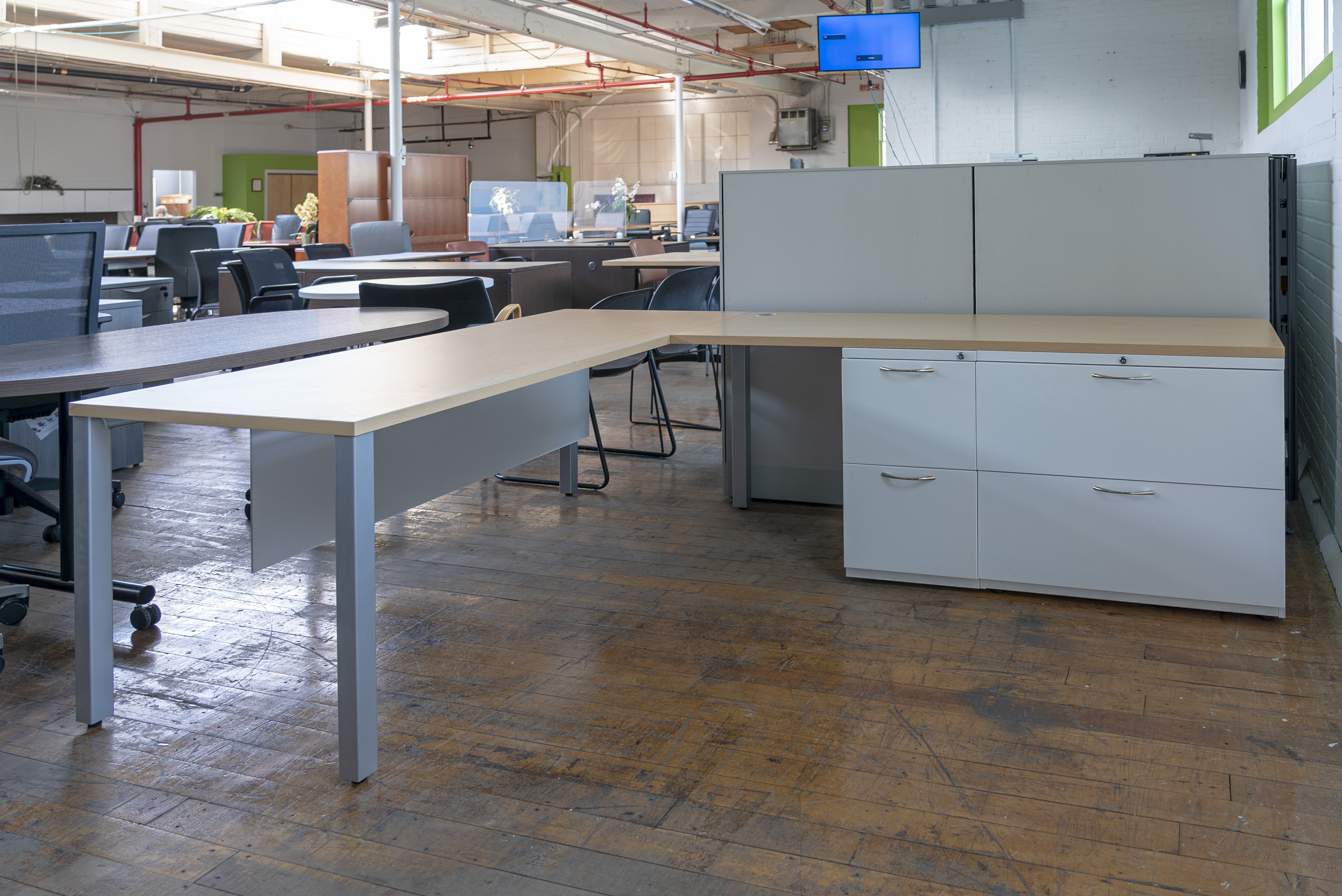 ais-calibrate-maple-laminate-l-desk