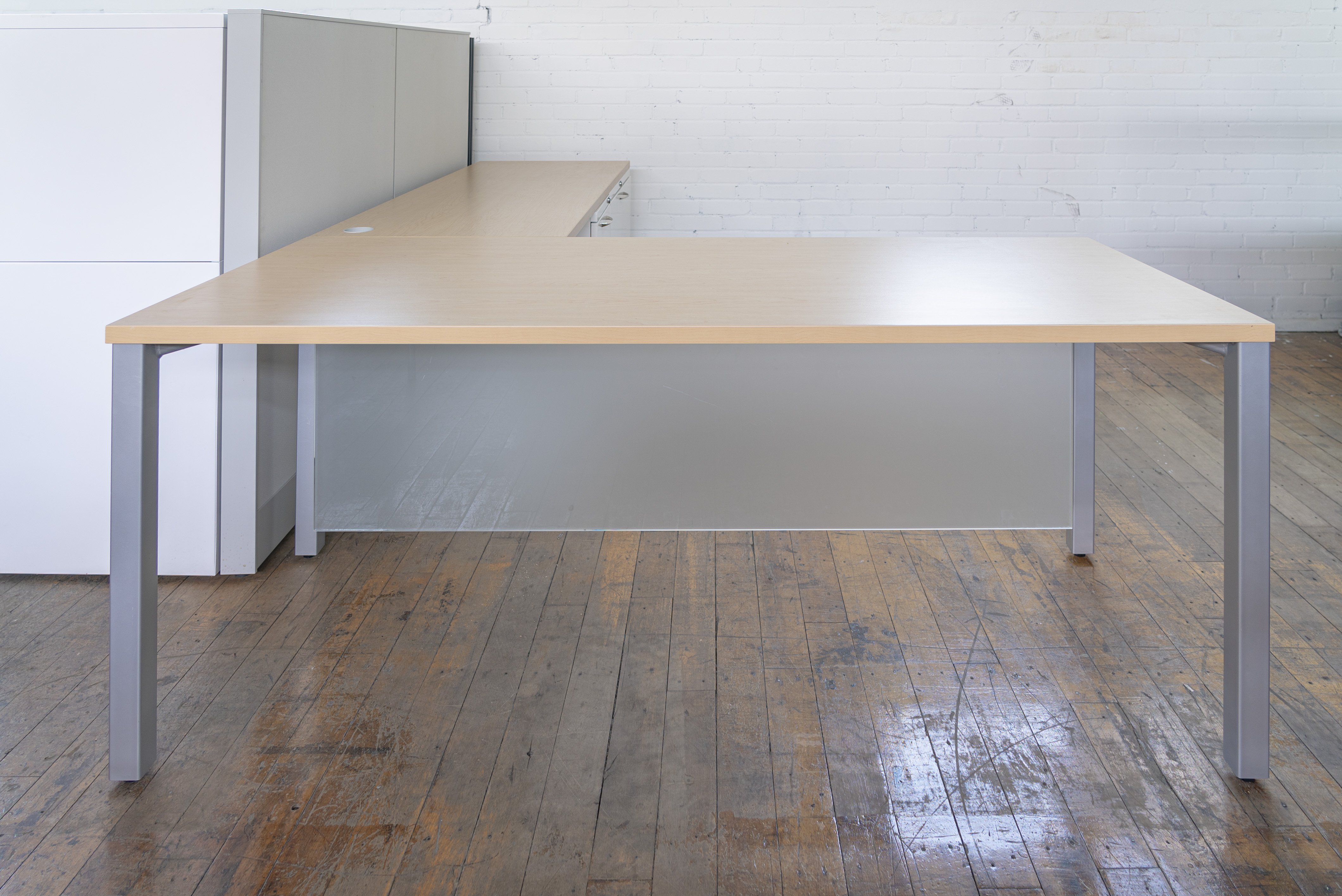 ais-calibrate-maple-laminate-l-desk