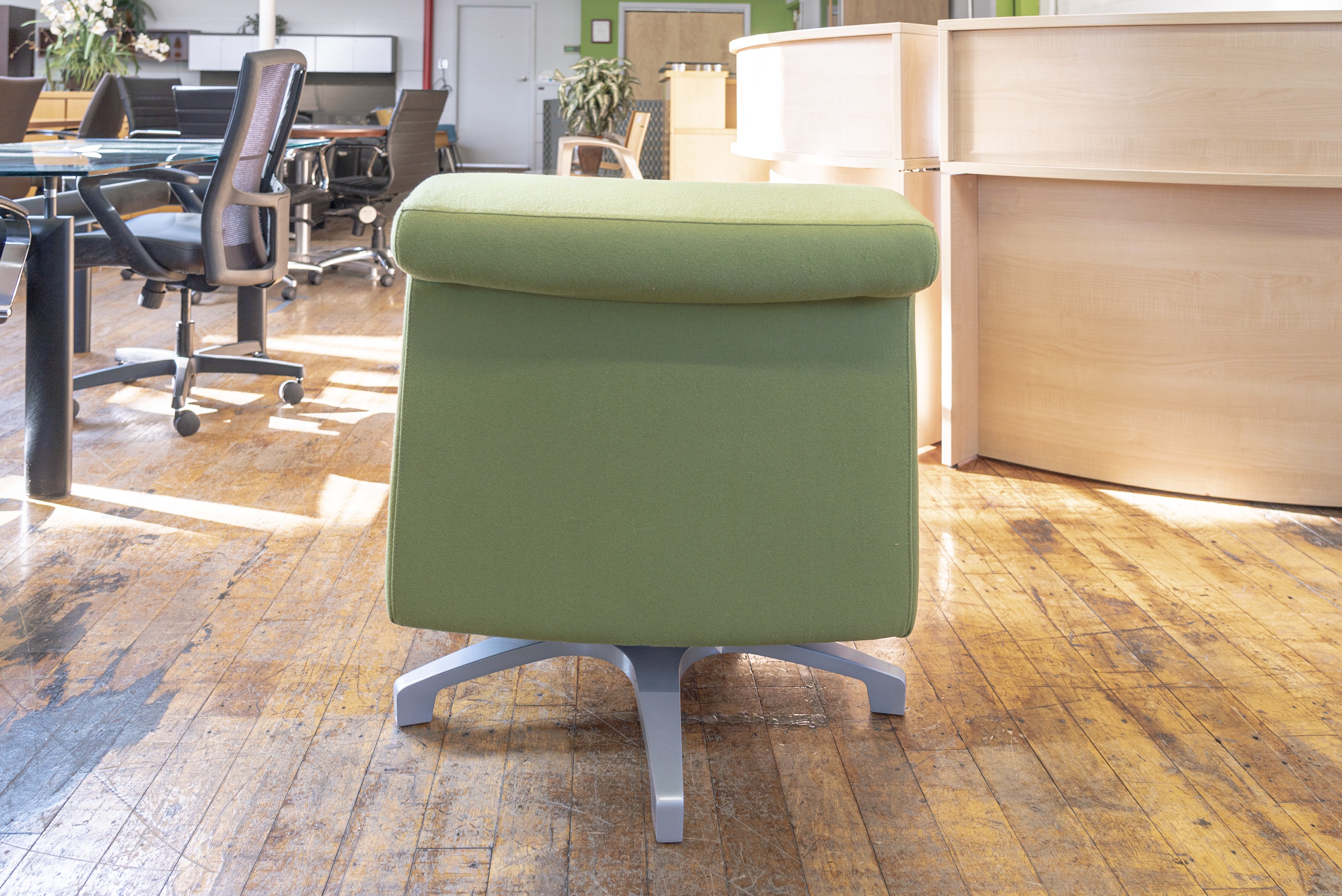 allsteel-linger-swivel-lounge-chairs
