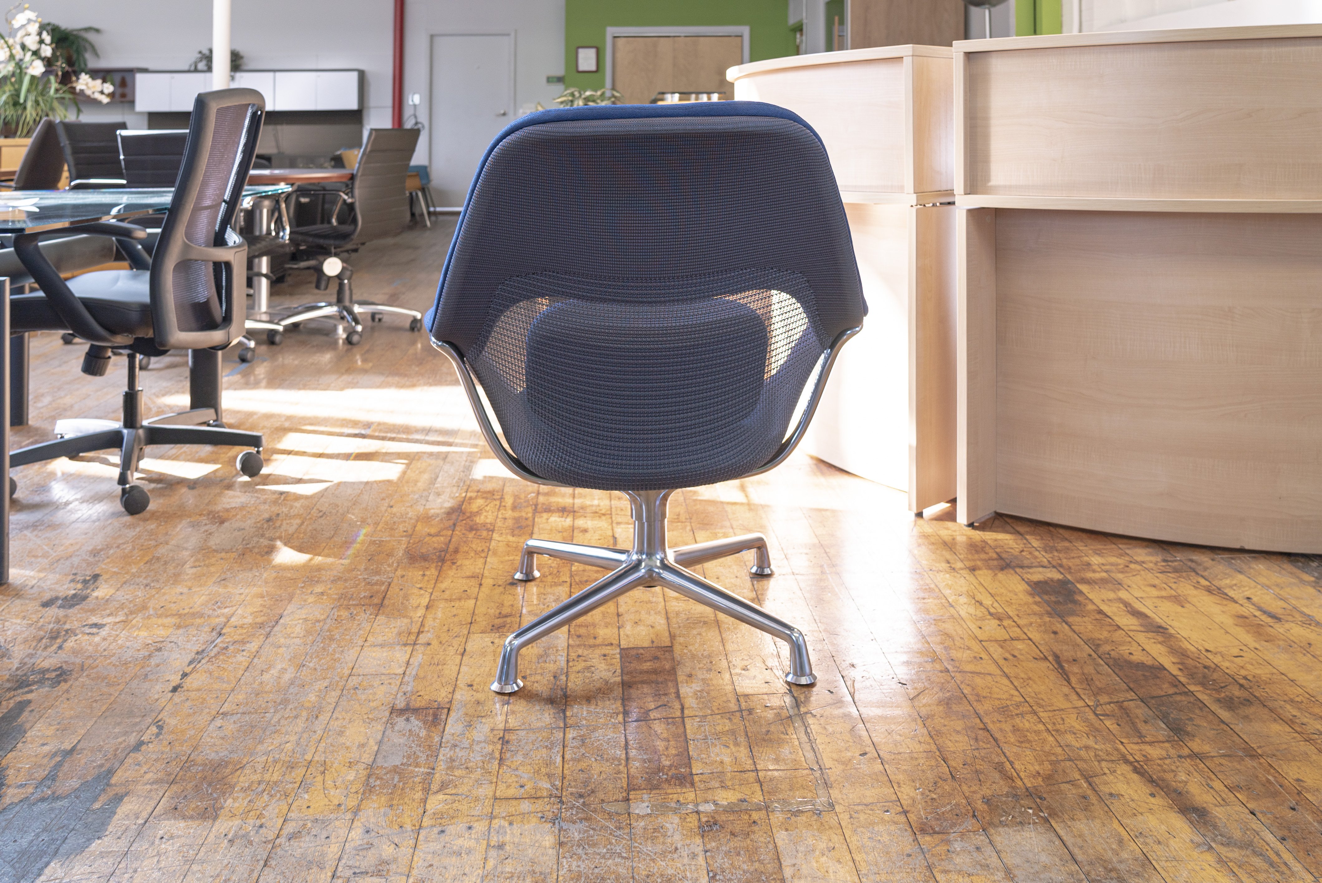 coalesse-sw_1-lounge-swivel-chairs