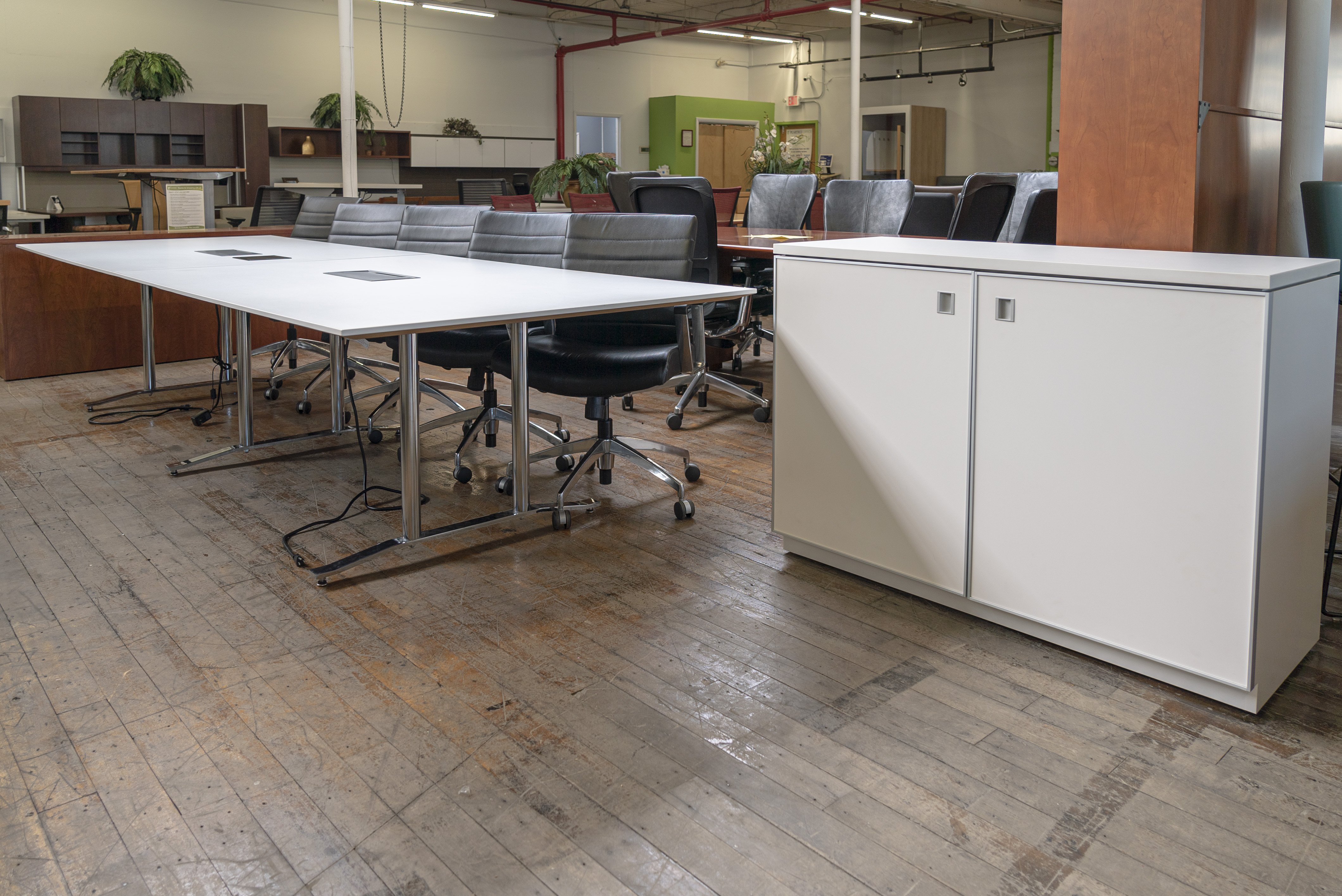 nienkamper-10-white-laminate-conference-t