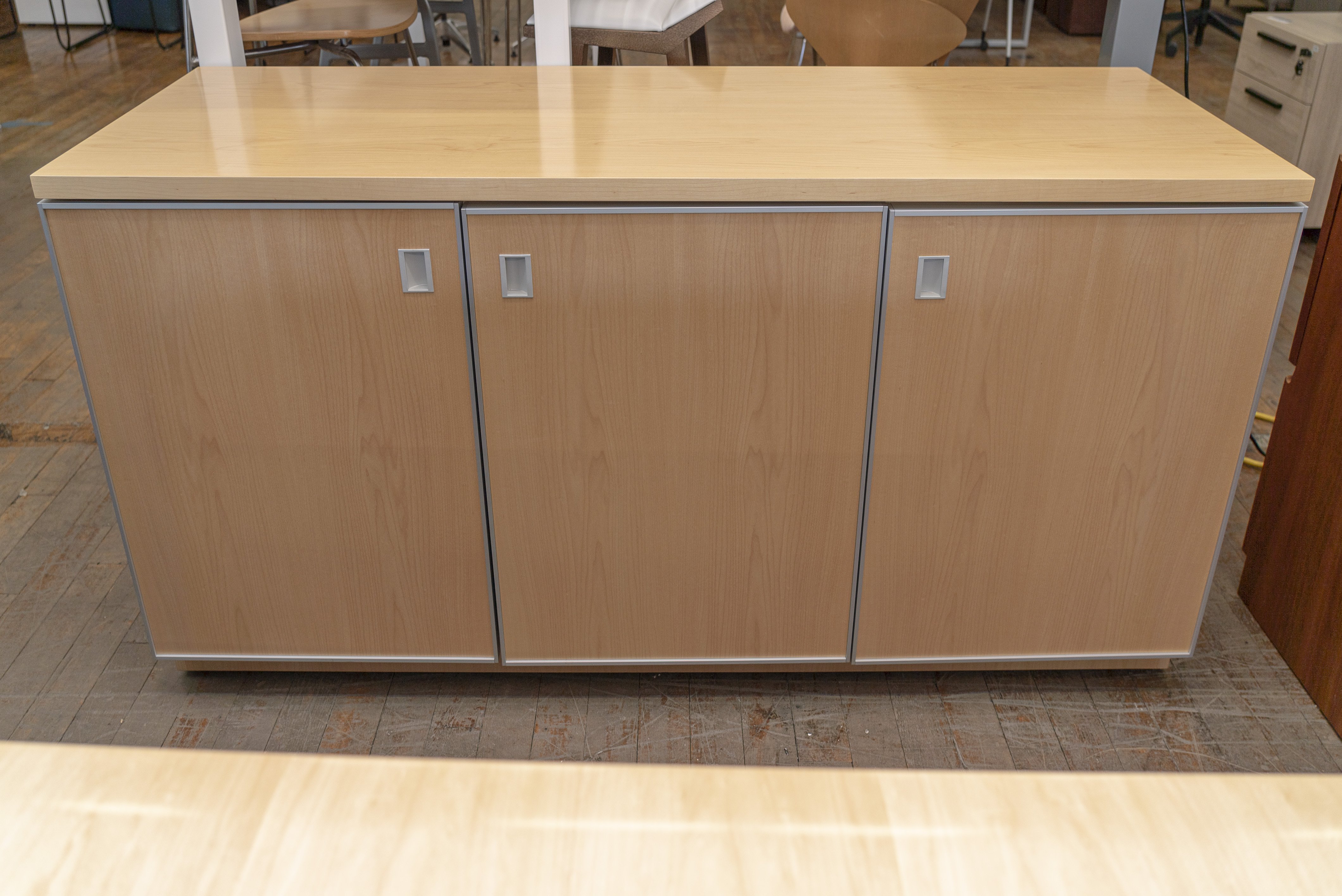 nienkamper-vox-14-maple-boat-shaped-conference-table-credenza