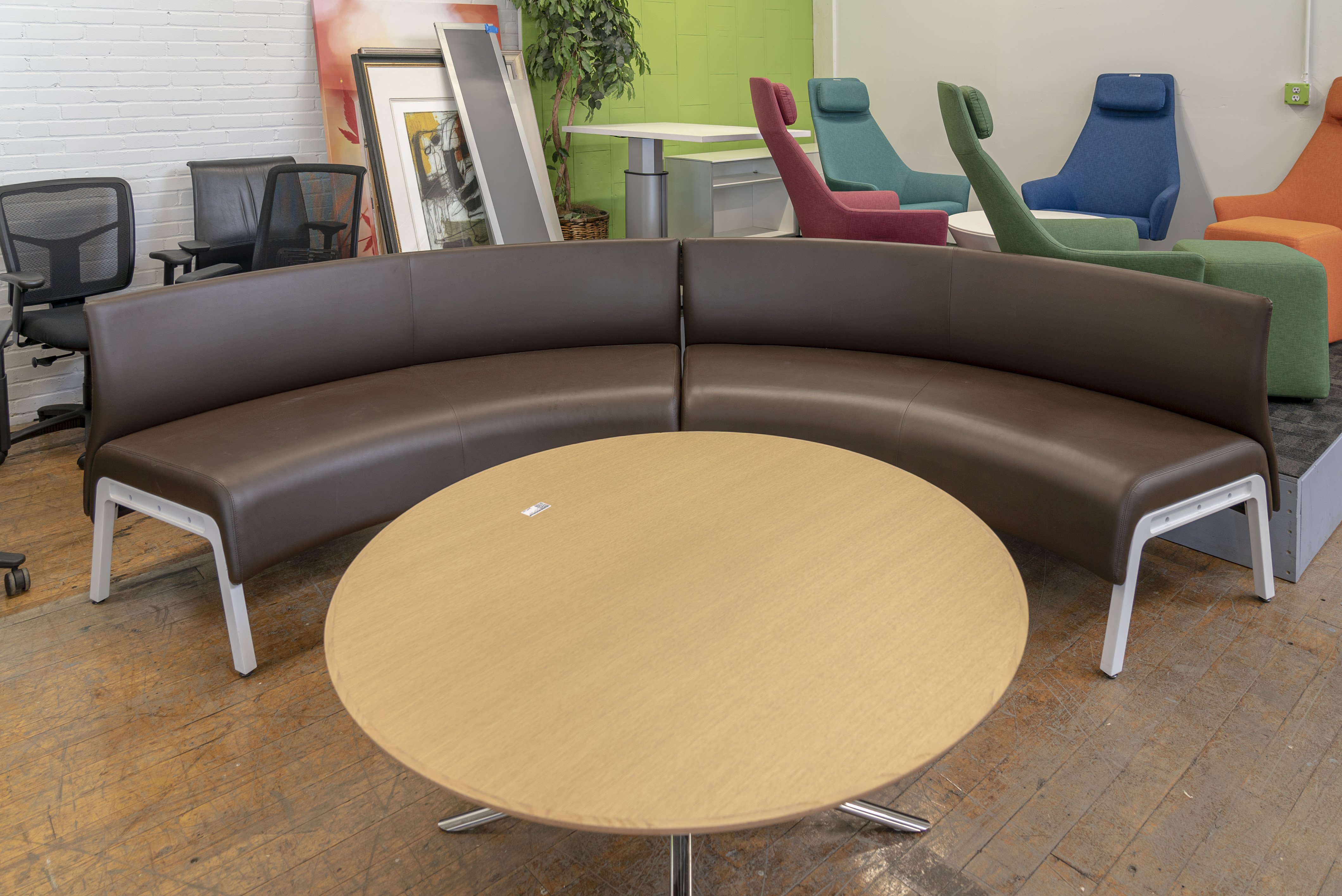 teknion-zones-znqi-modular-60˚-concave-low-back-benches