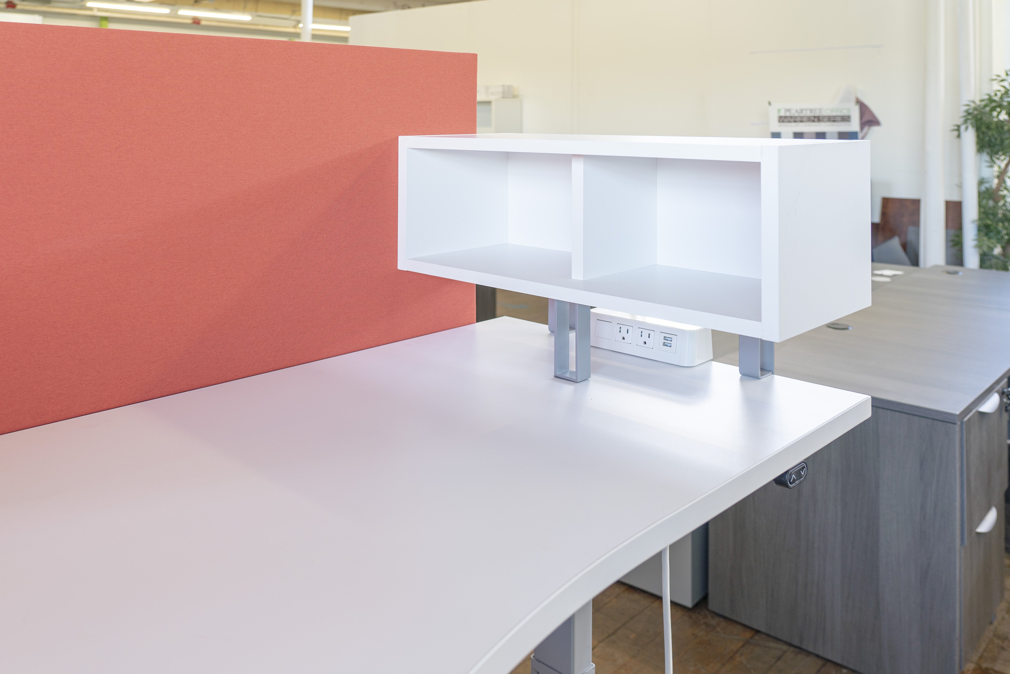 allsteel-further-120°-height-adjustable-3-pod-benching-with-collaborative-hub
