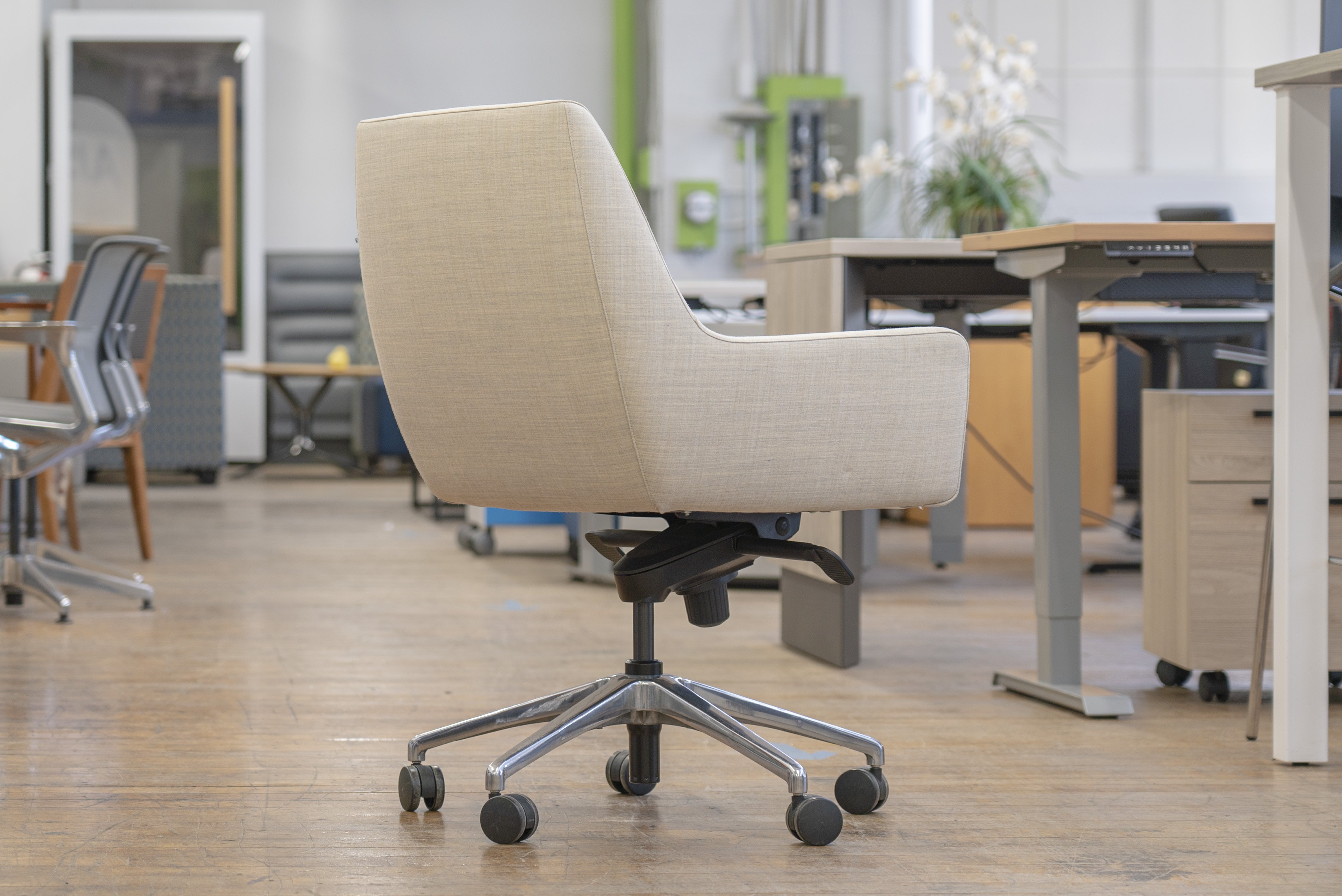 bernhardt-design-cardan-conference-chairs