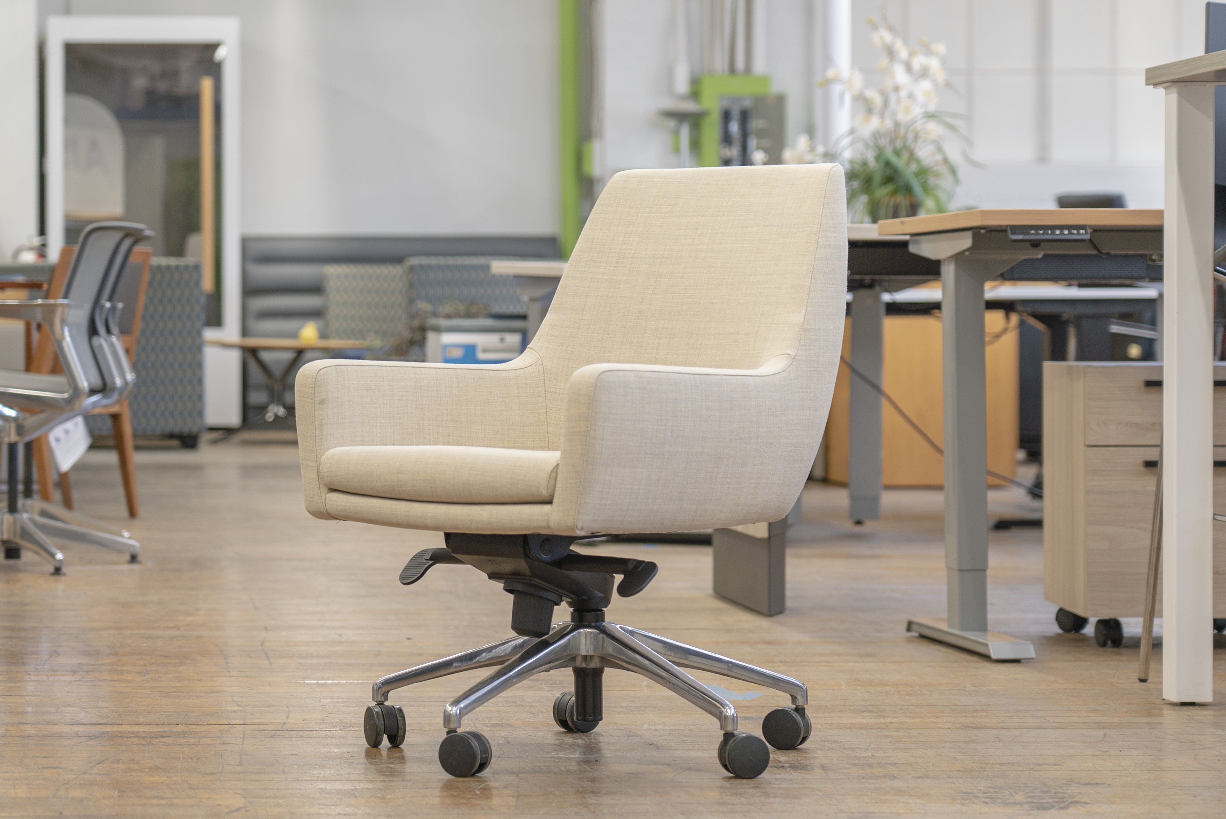 bernhardt-design-cardan-conference-chairs