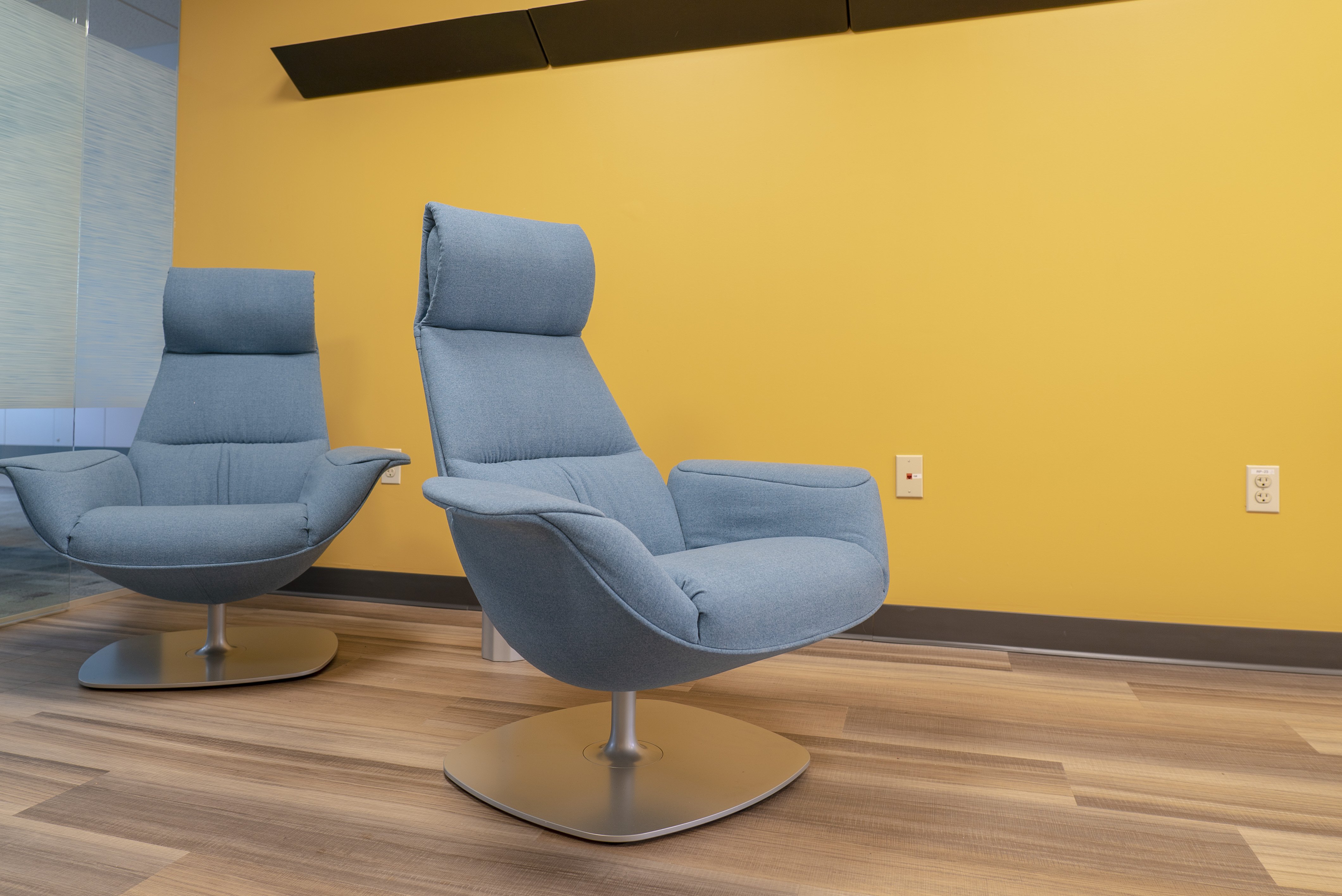 coalesse-massaud-lounge-swivels-chairs
