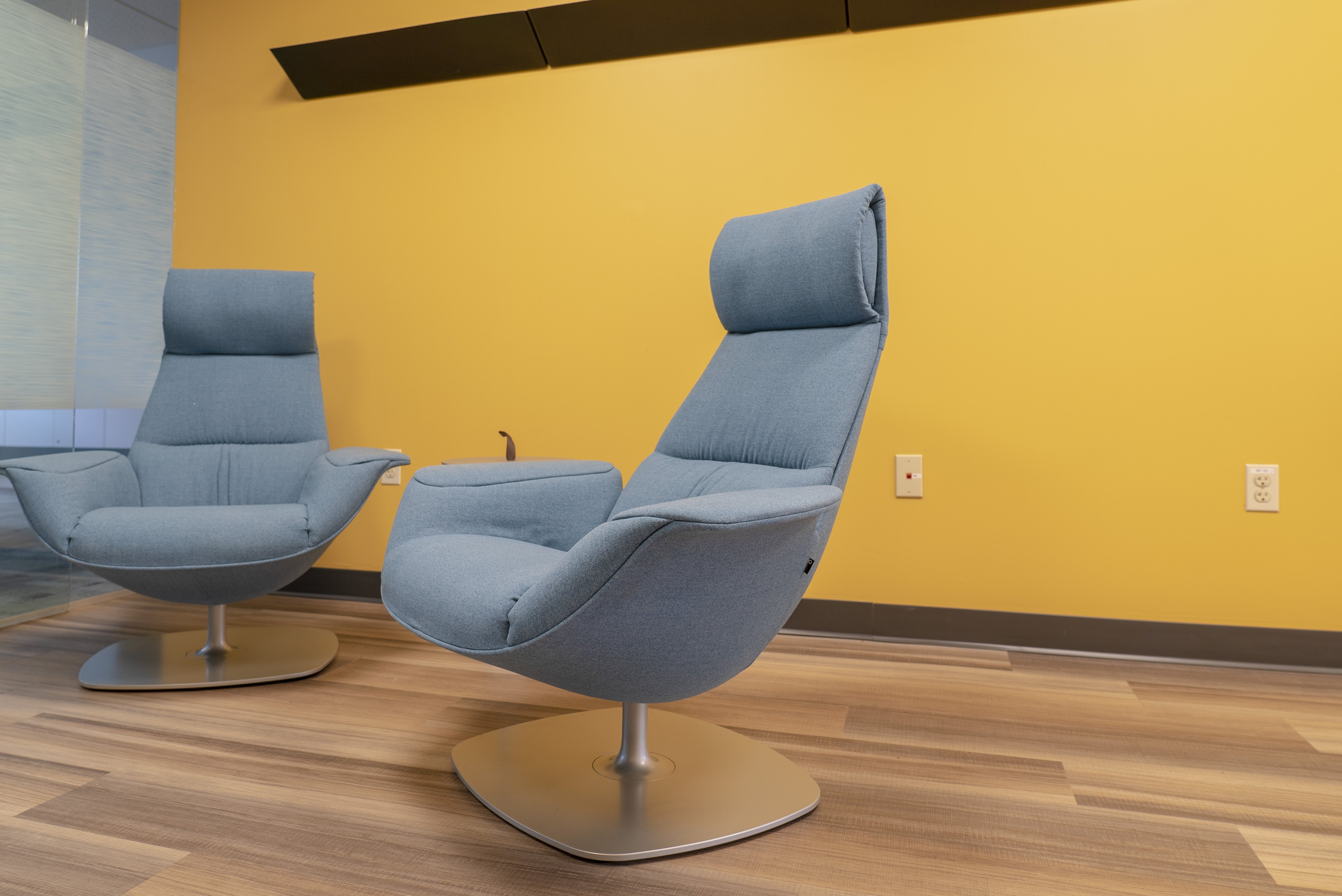 coalesse-massaud-lounge-swivels-chairs