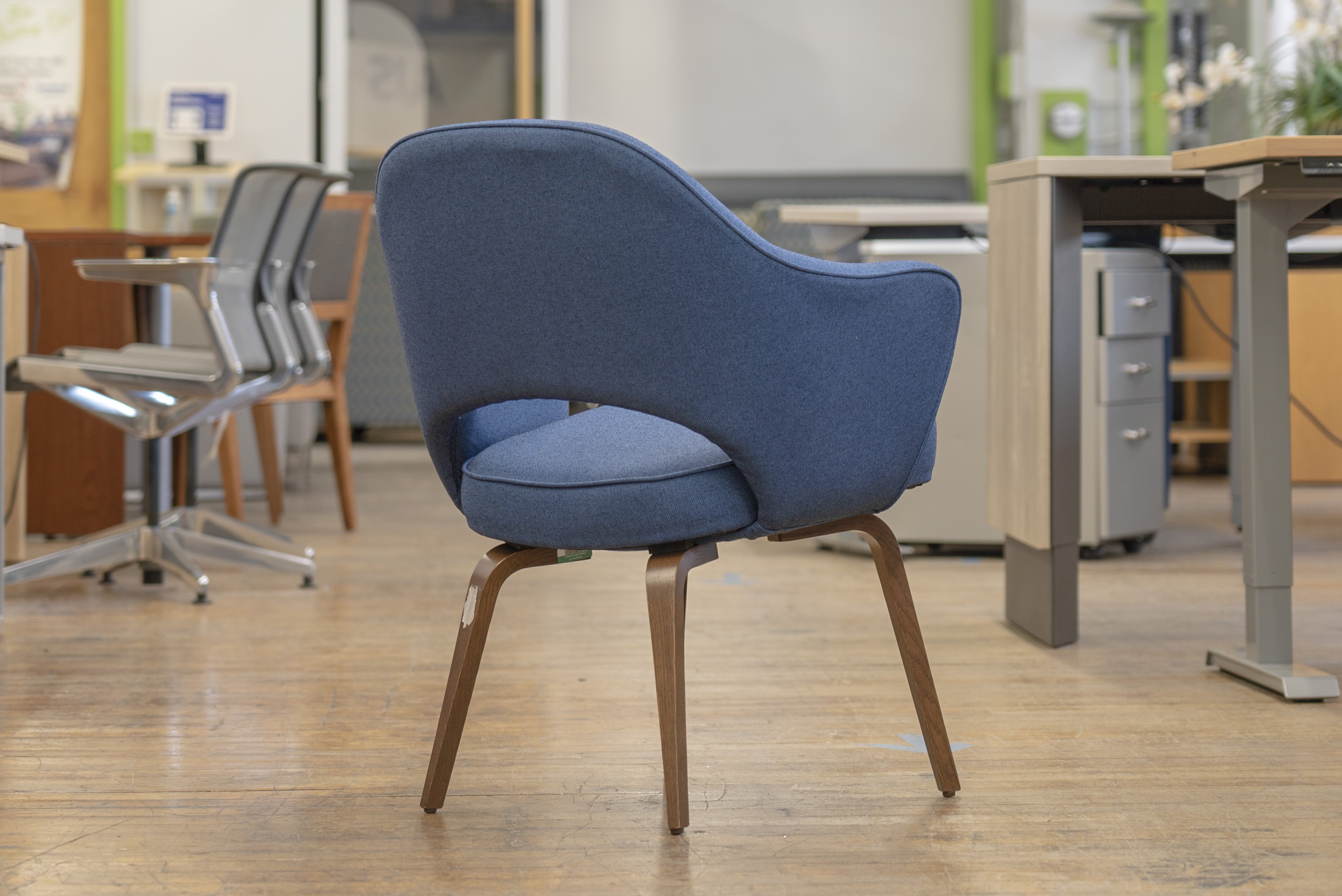 knoll-saarinen-executive-chairs