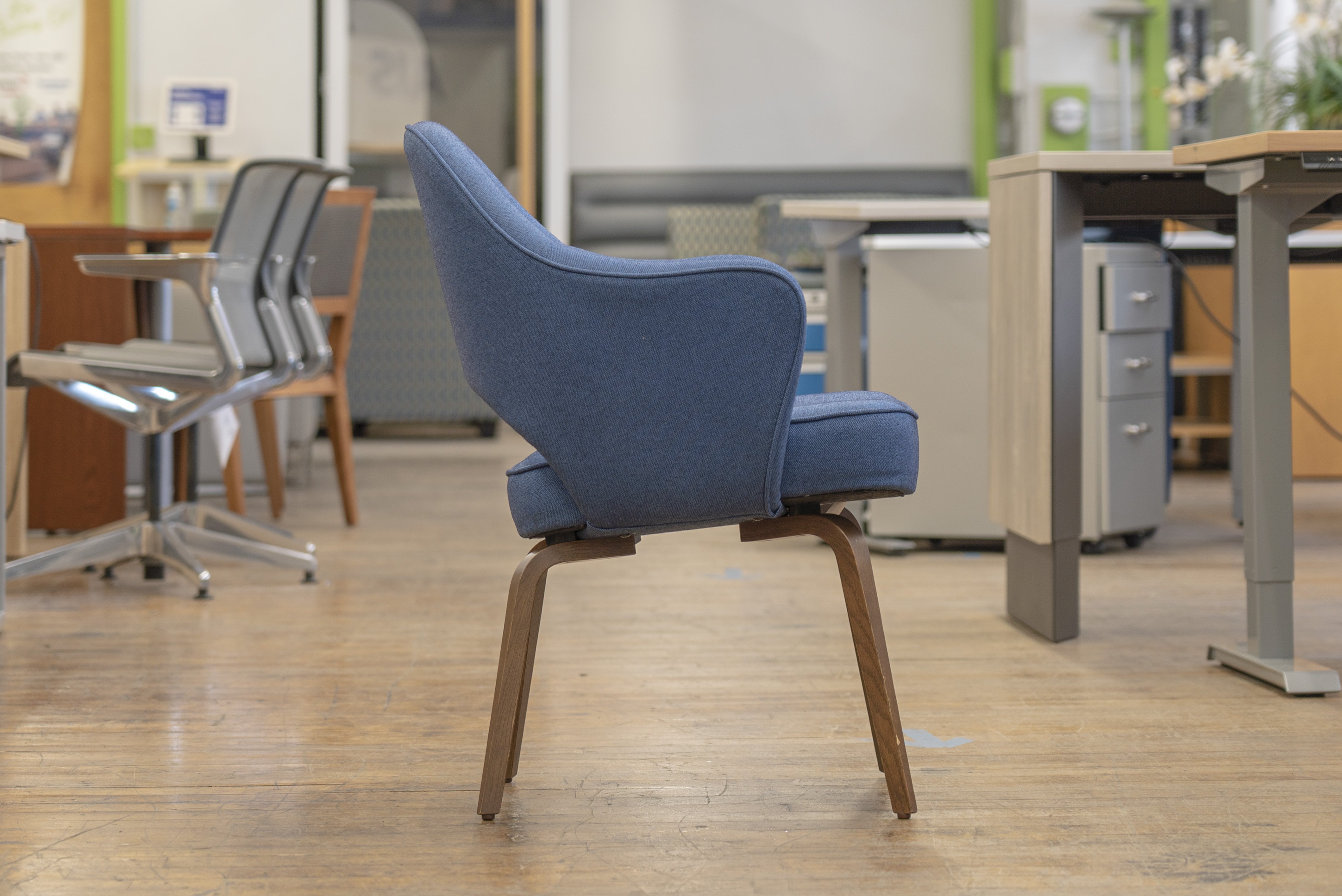 knoll-saarinen-executive-chairs