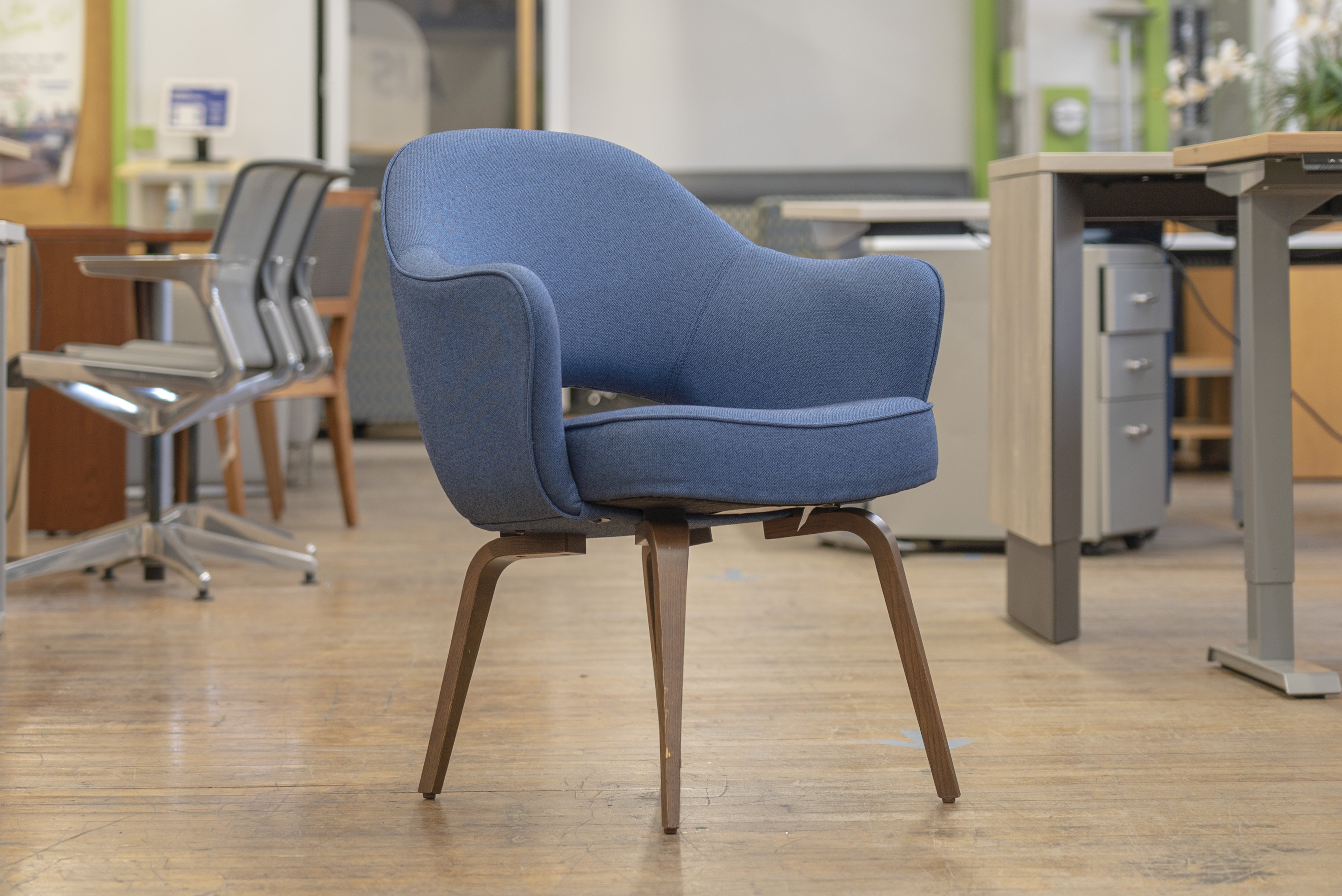 knoll-saarinen-executive-chairs